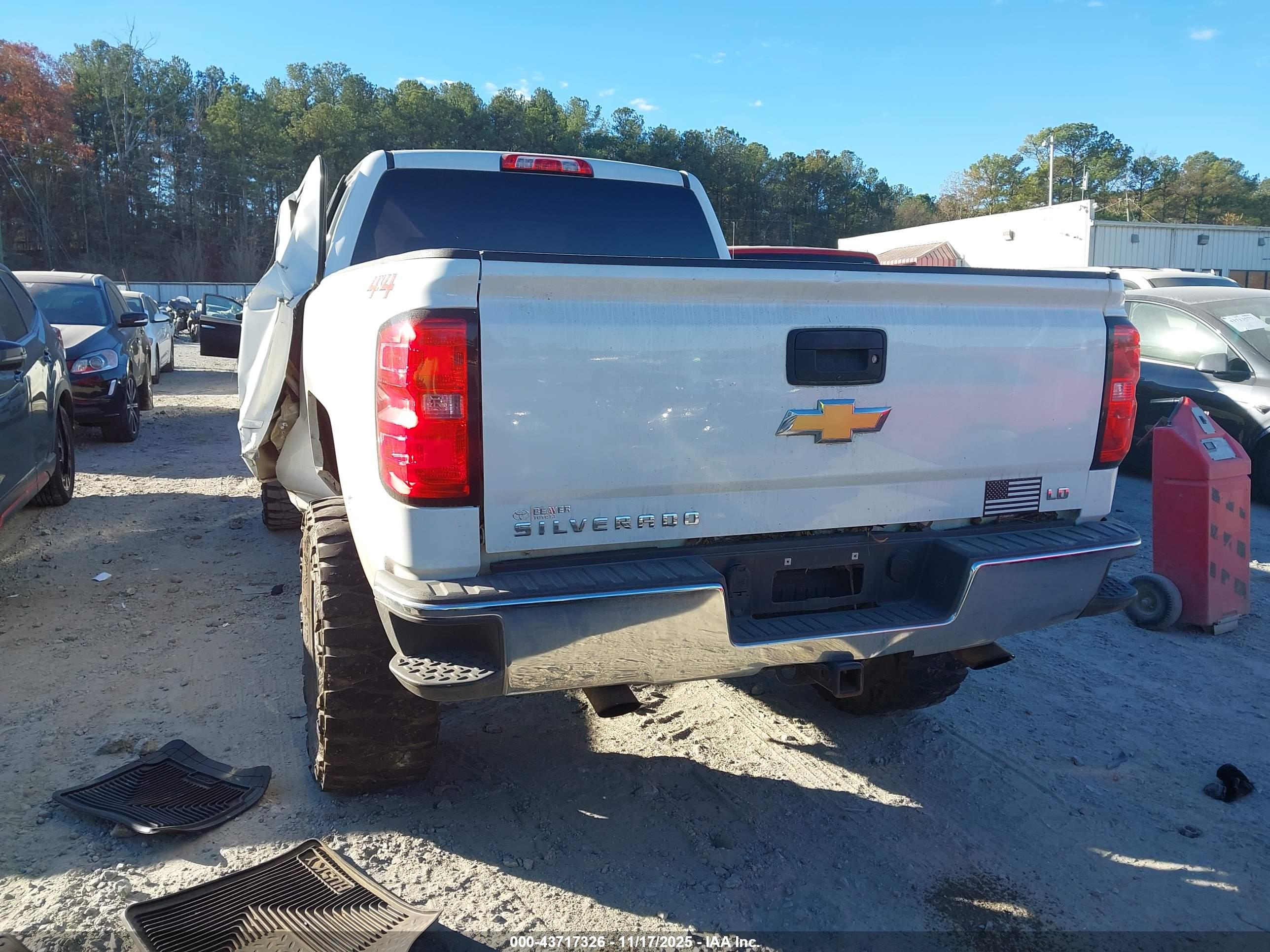 CHEVROLET SILVERADO image 3