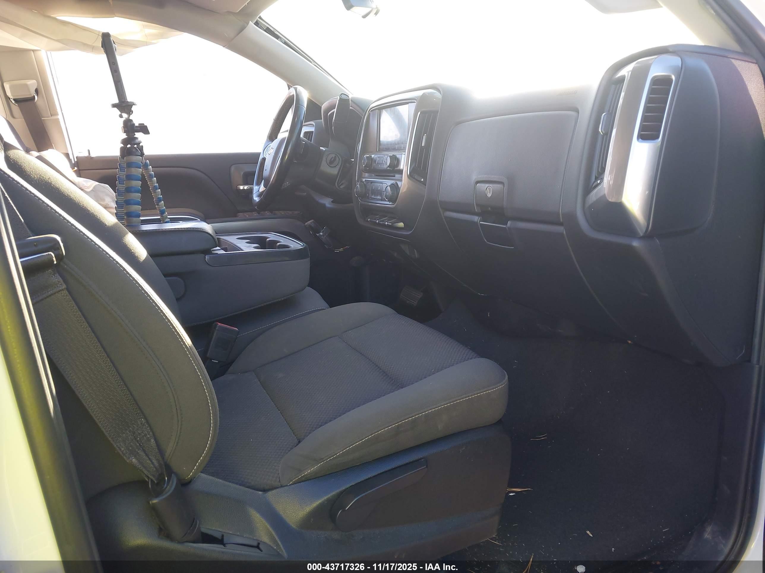 CHEVROLET SILVERADO image 5