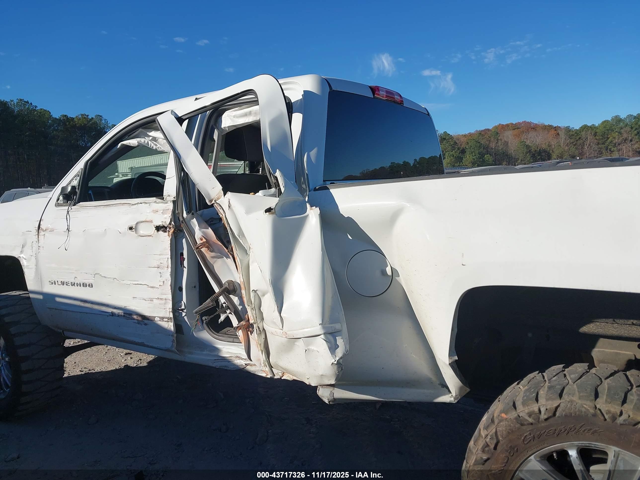 CHEVROLET SILVERADO image 6