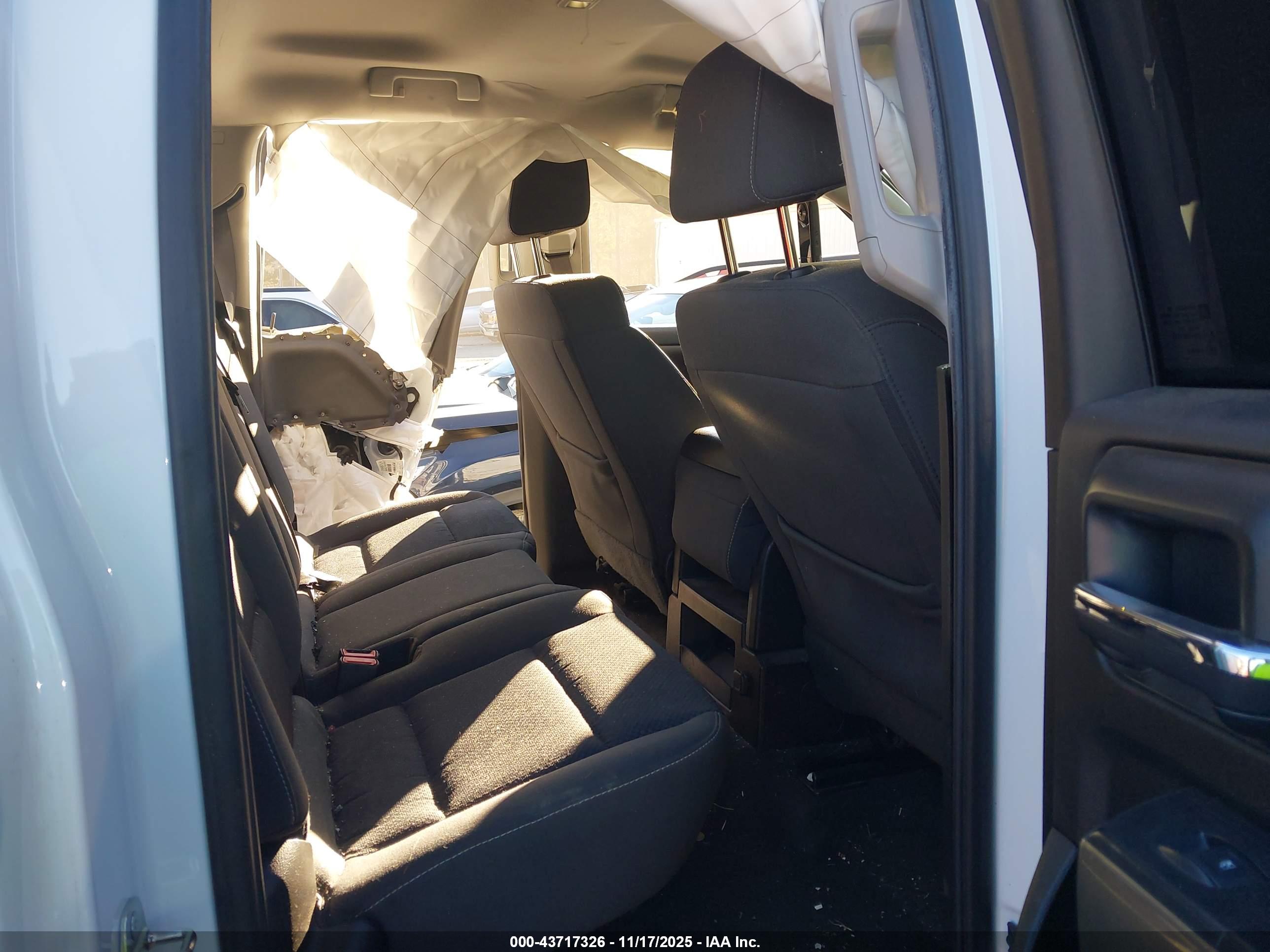 CHEVROLET SILVERADO image 8