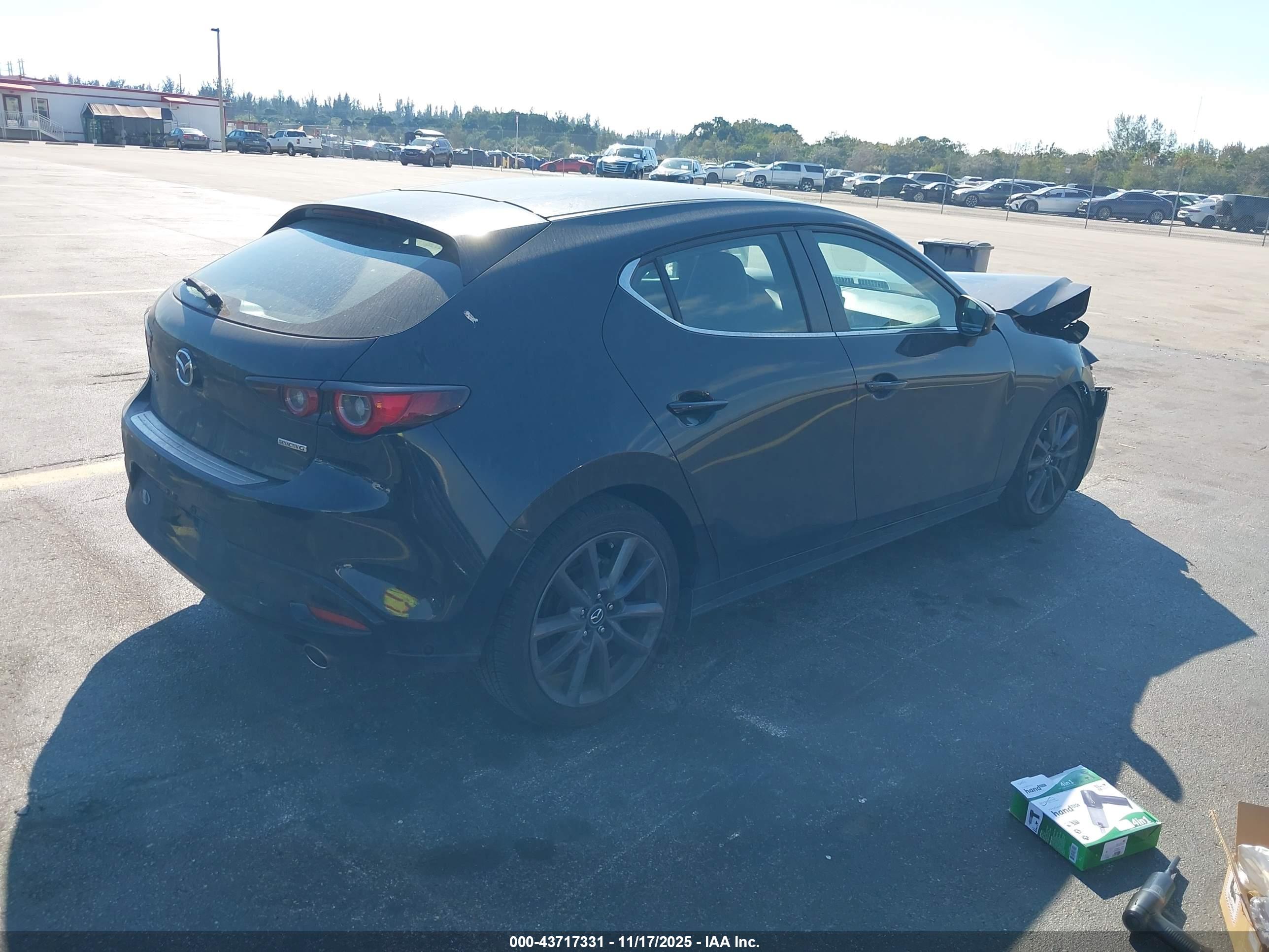 MAZDA MAZDA3 image 4