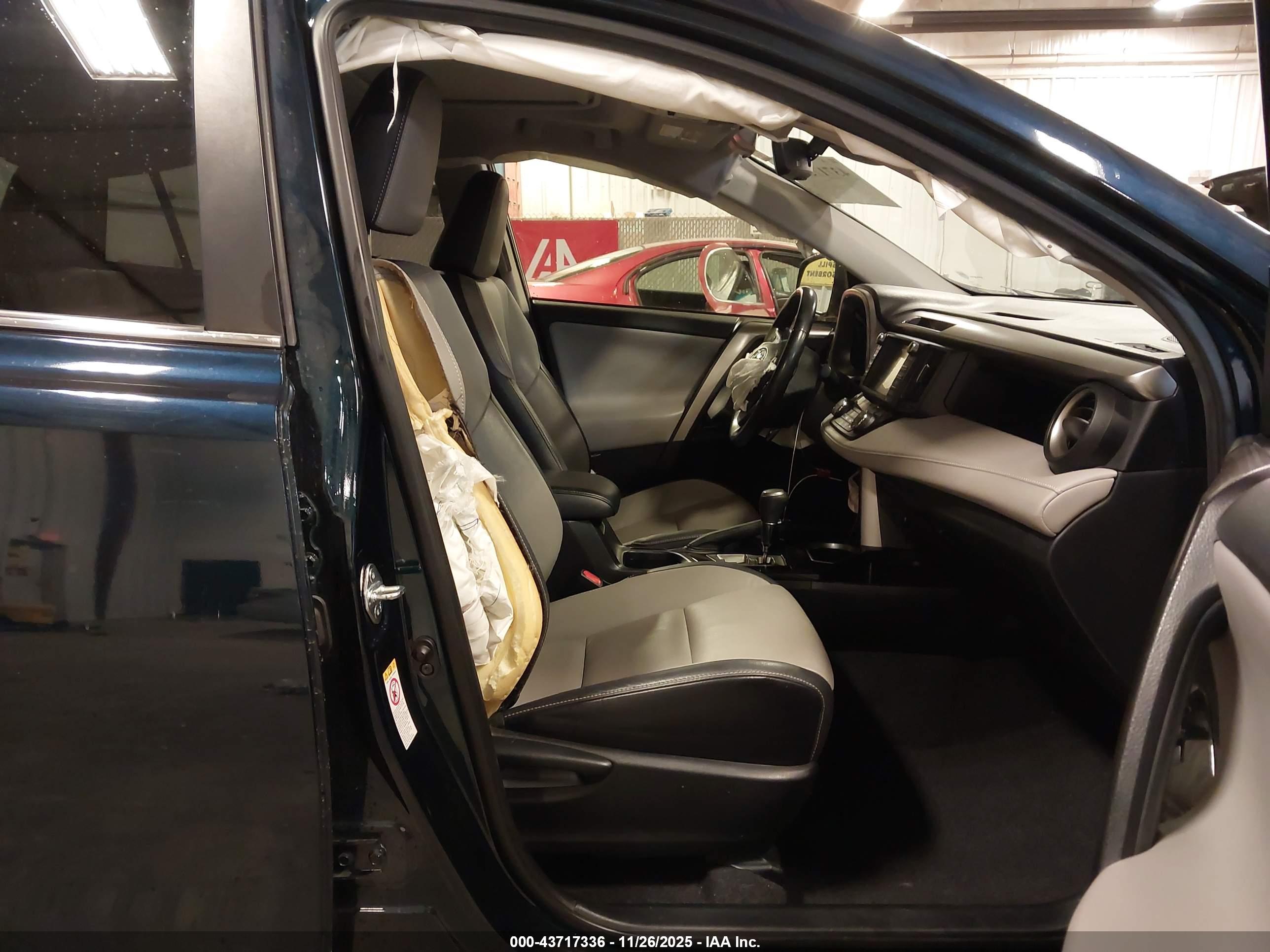 TOYOTA RAV4 image 5