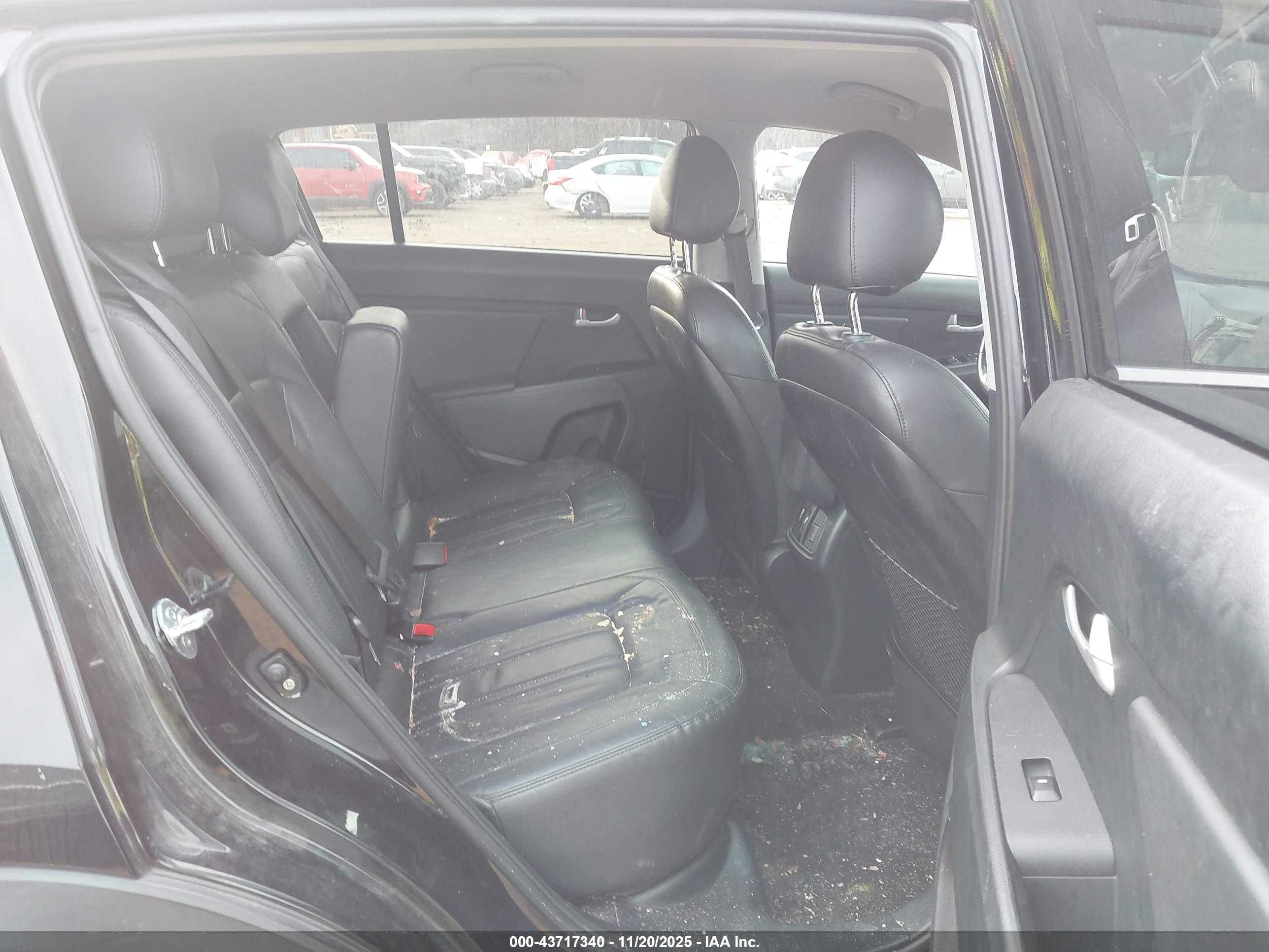 KIA SPORTAGE image 8