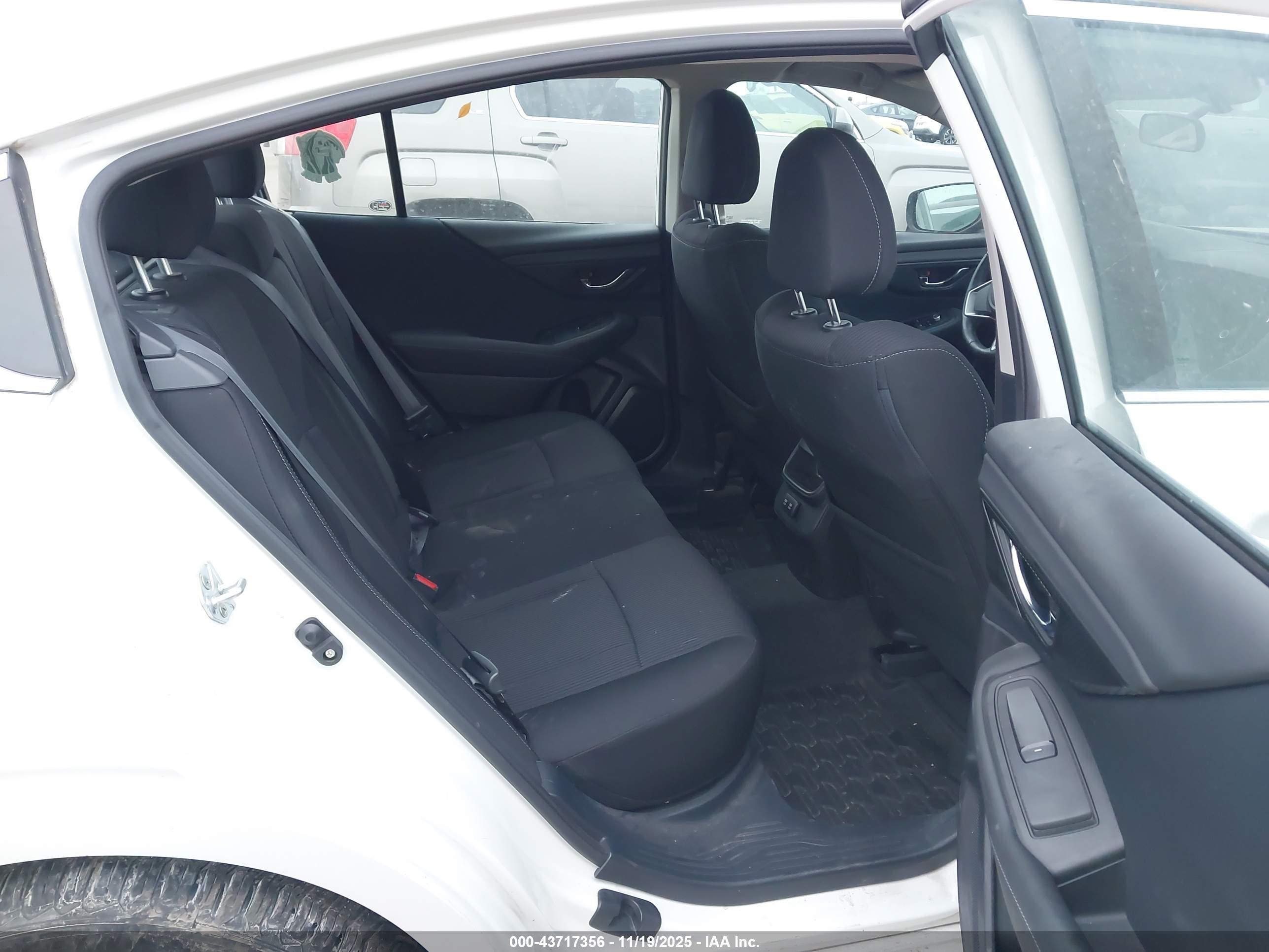 SUBARU LEGACY image 8