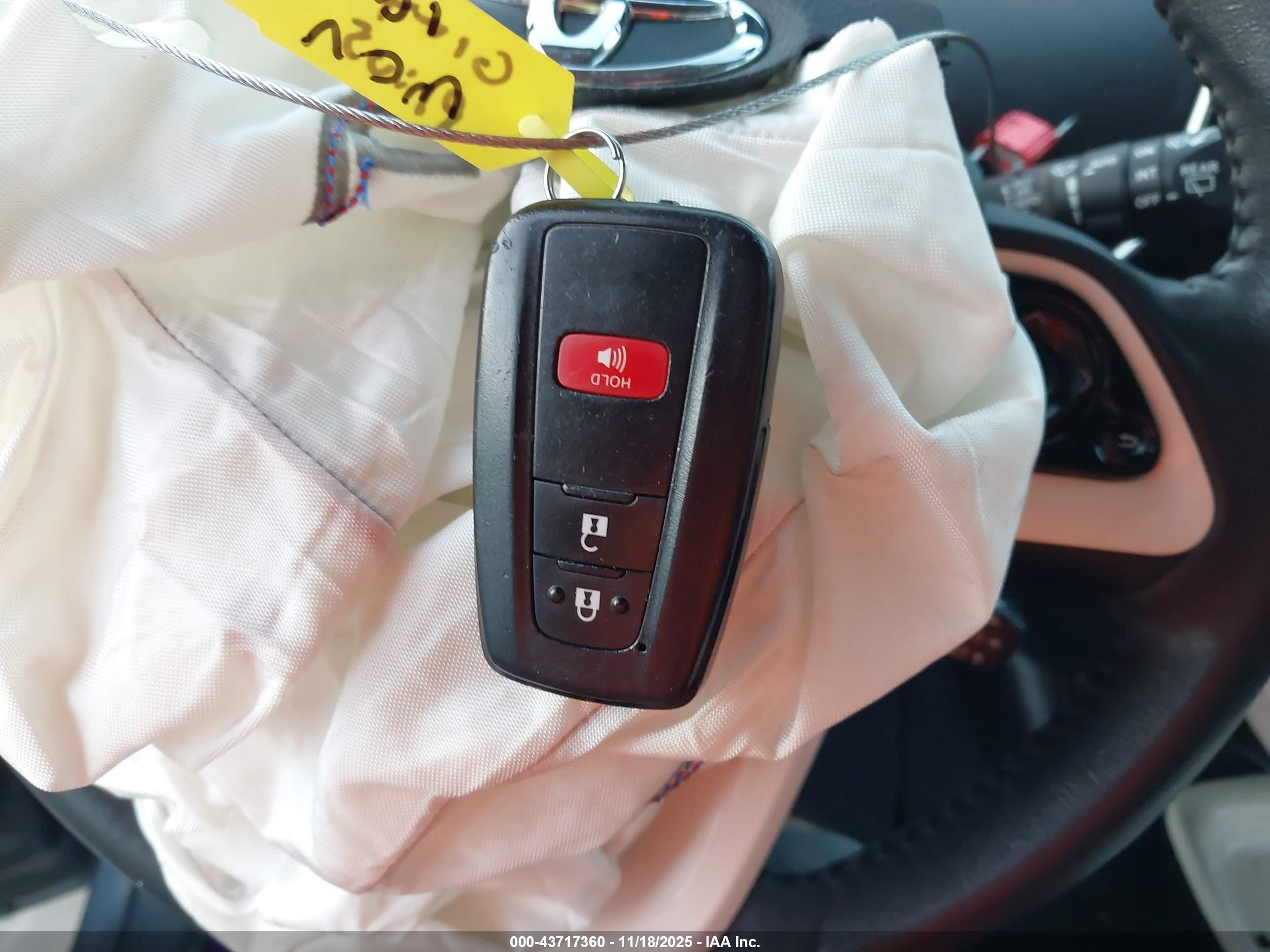 TOYOTA PRIUS image 11