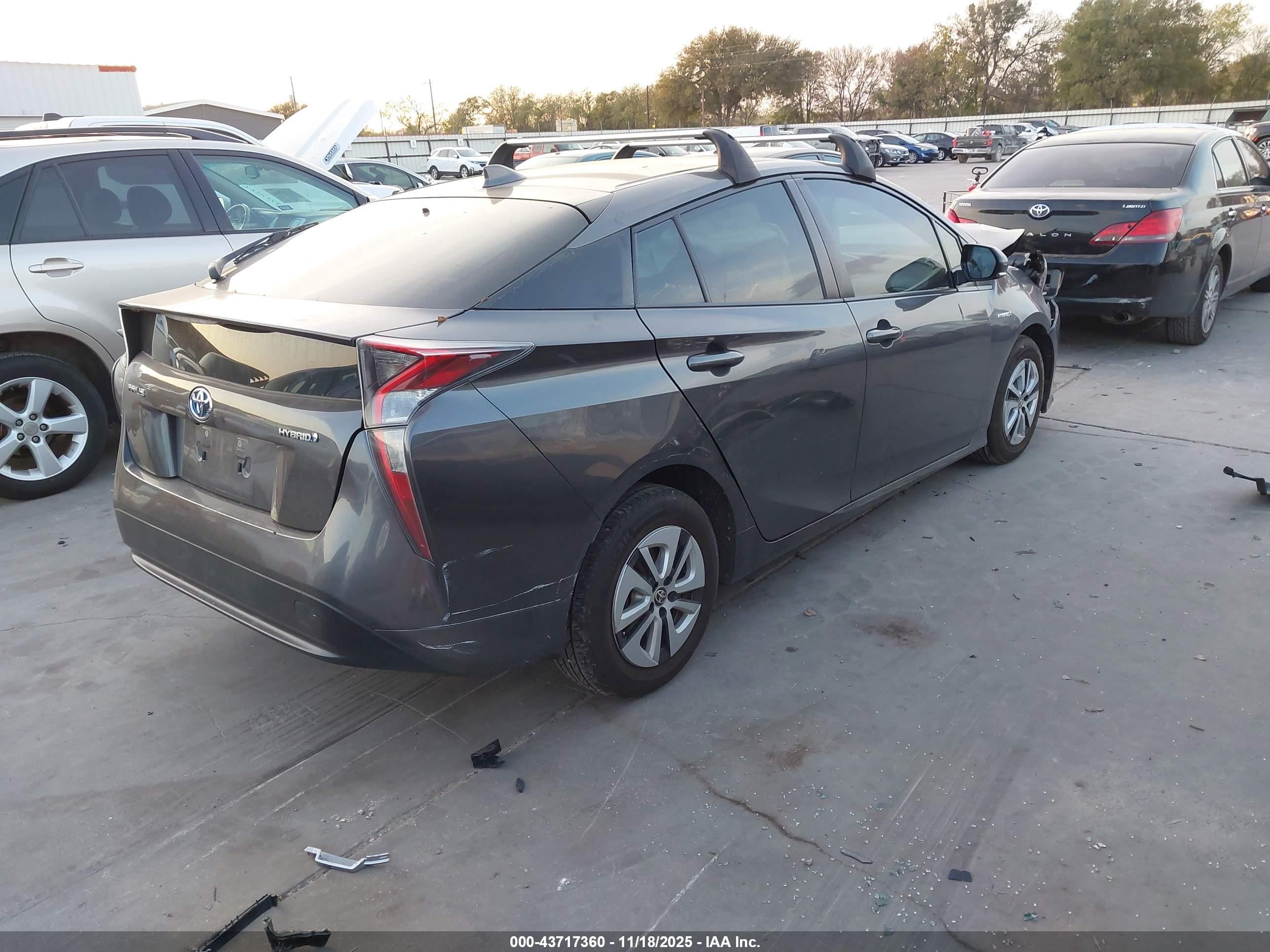 TOYOTA PRIUS image 4