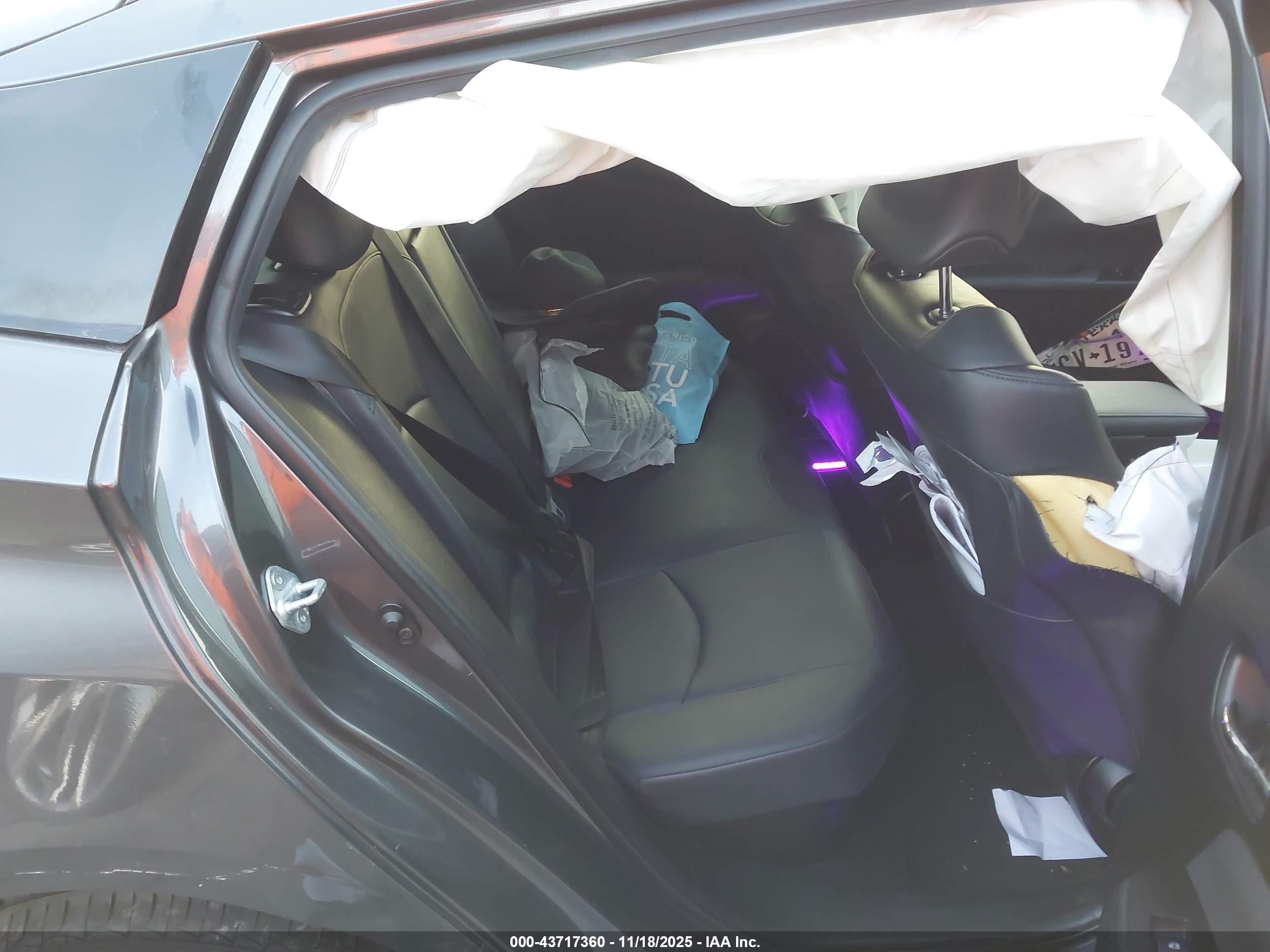 TOYOTA PRIUS image 8