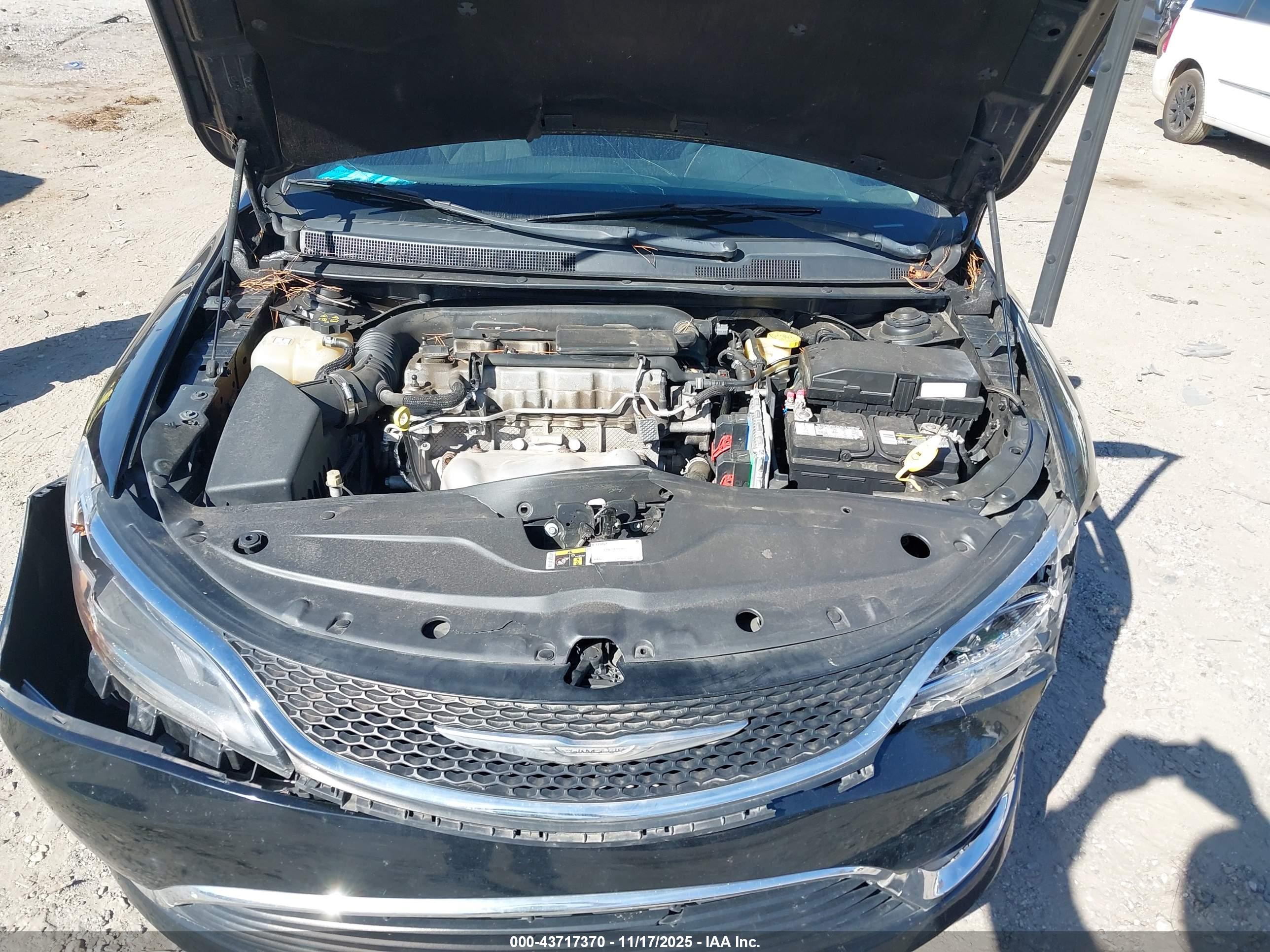 CHRYSLER 200 image 10