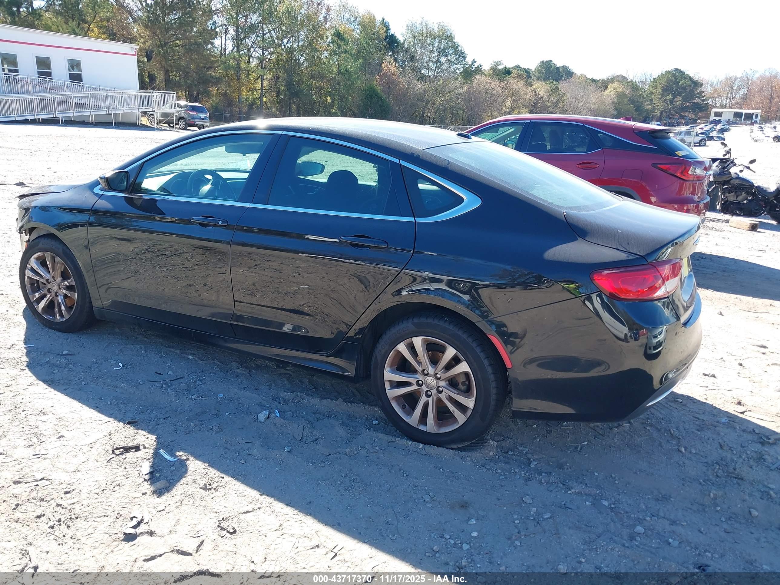 CHRYSLER 200 image 3
