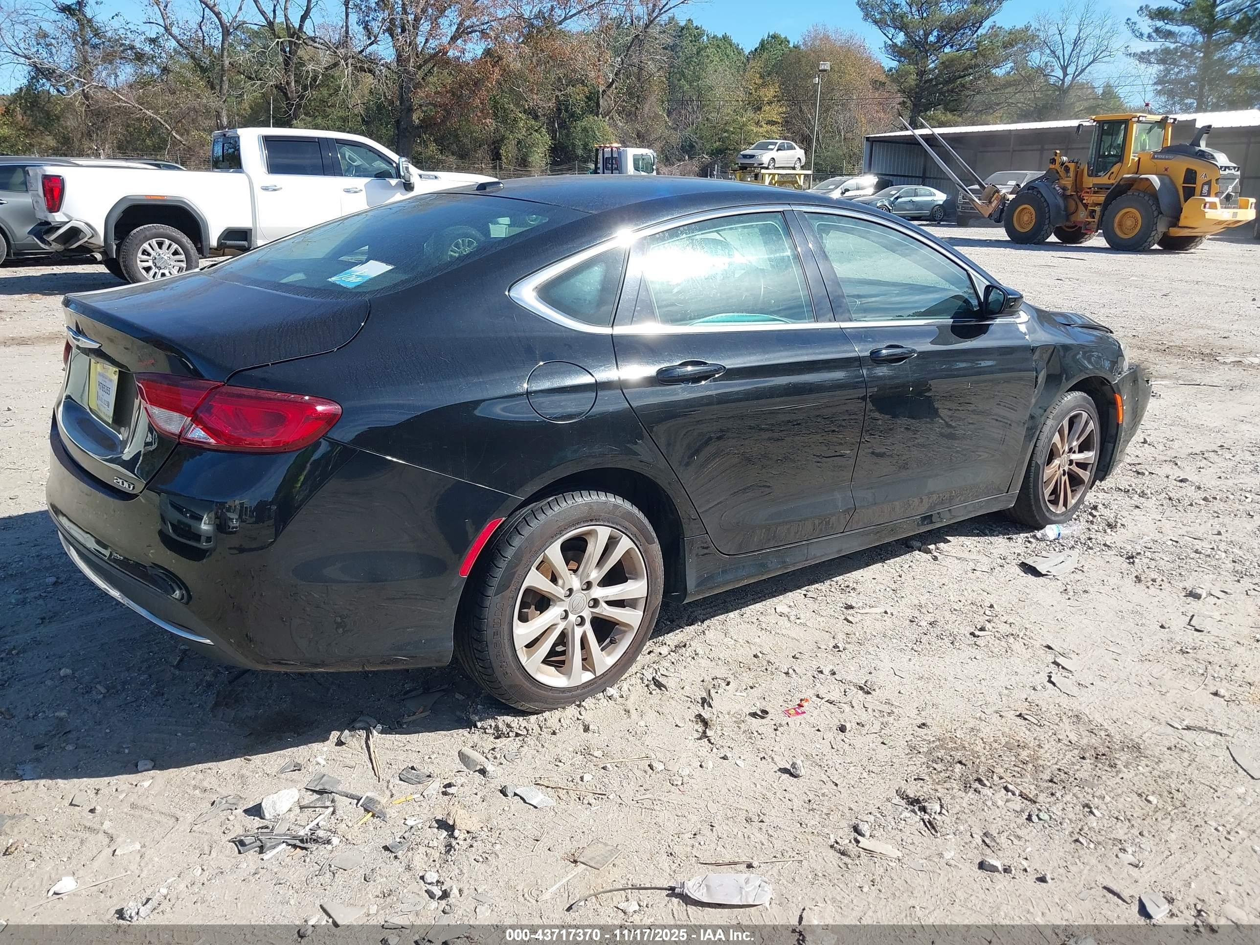 CHRYSLER 200 image 4