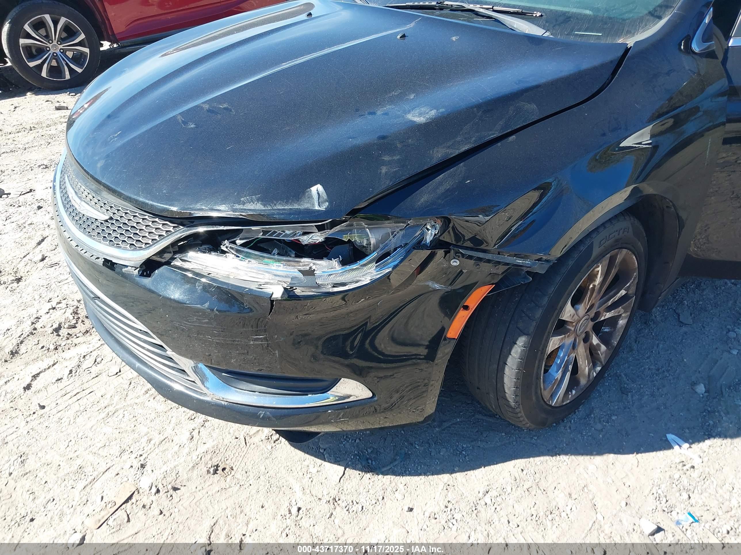 CHRYSLER 200 image 6