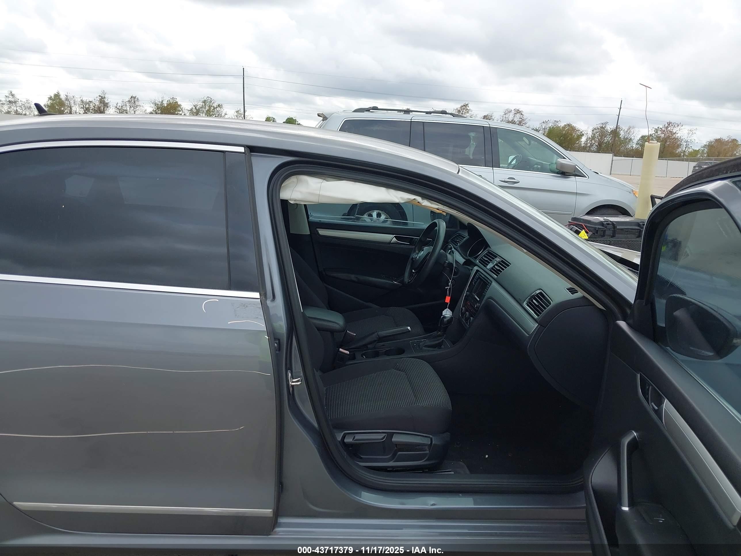 VOLKSWAGEN PASSAT image 5