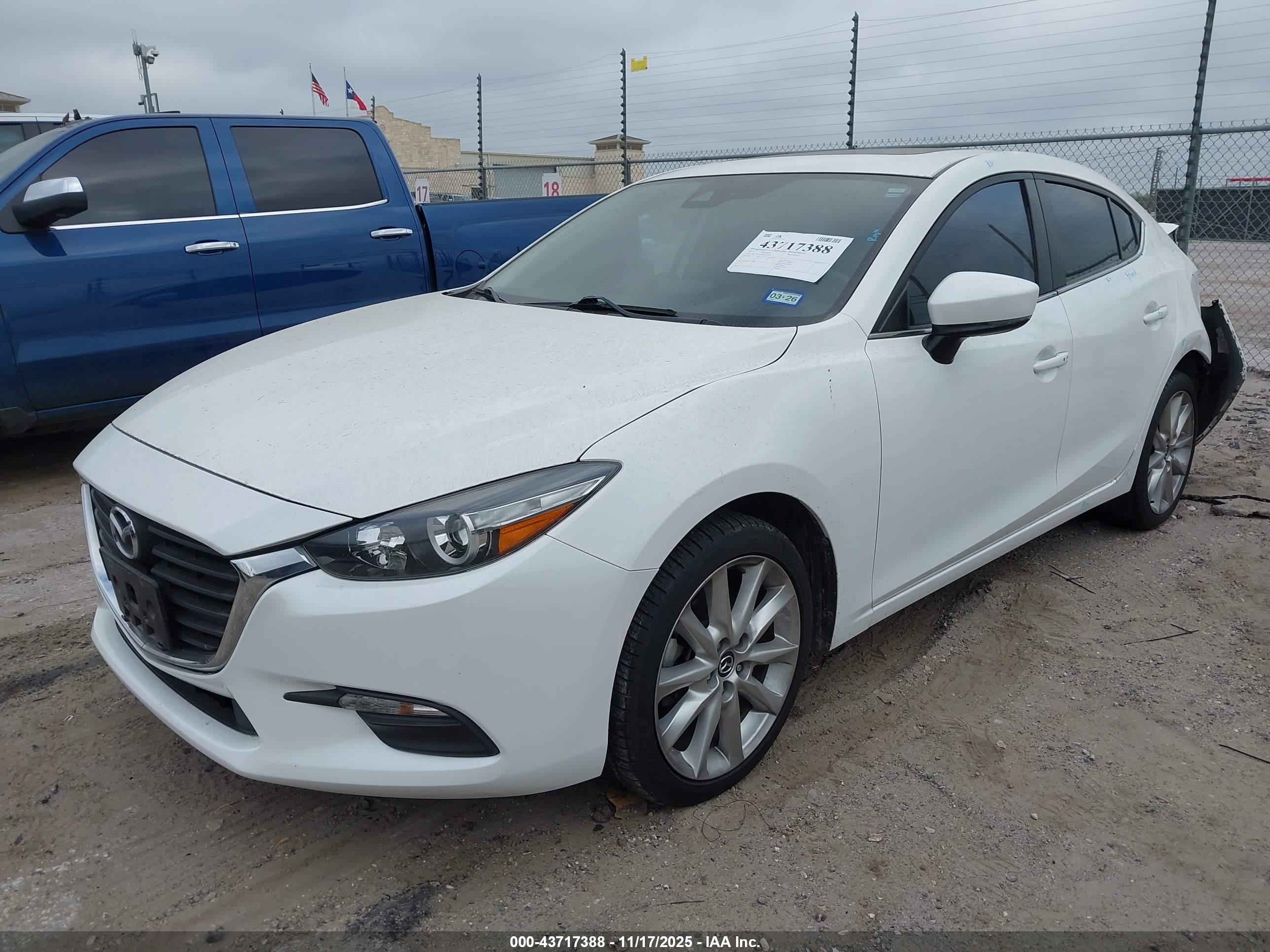 MAZDA MAZDA3 image 2