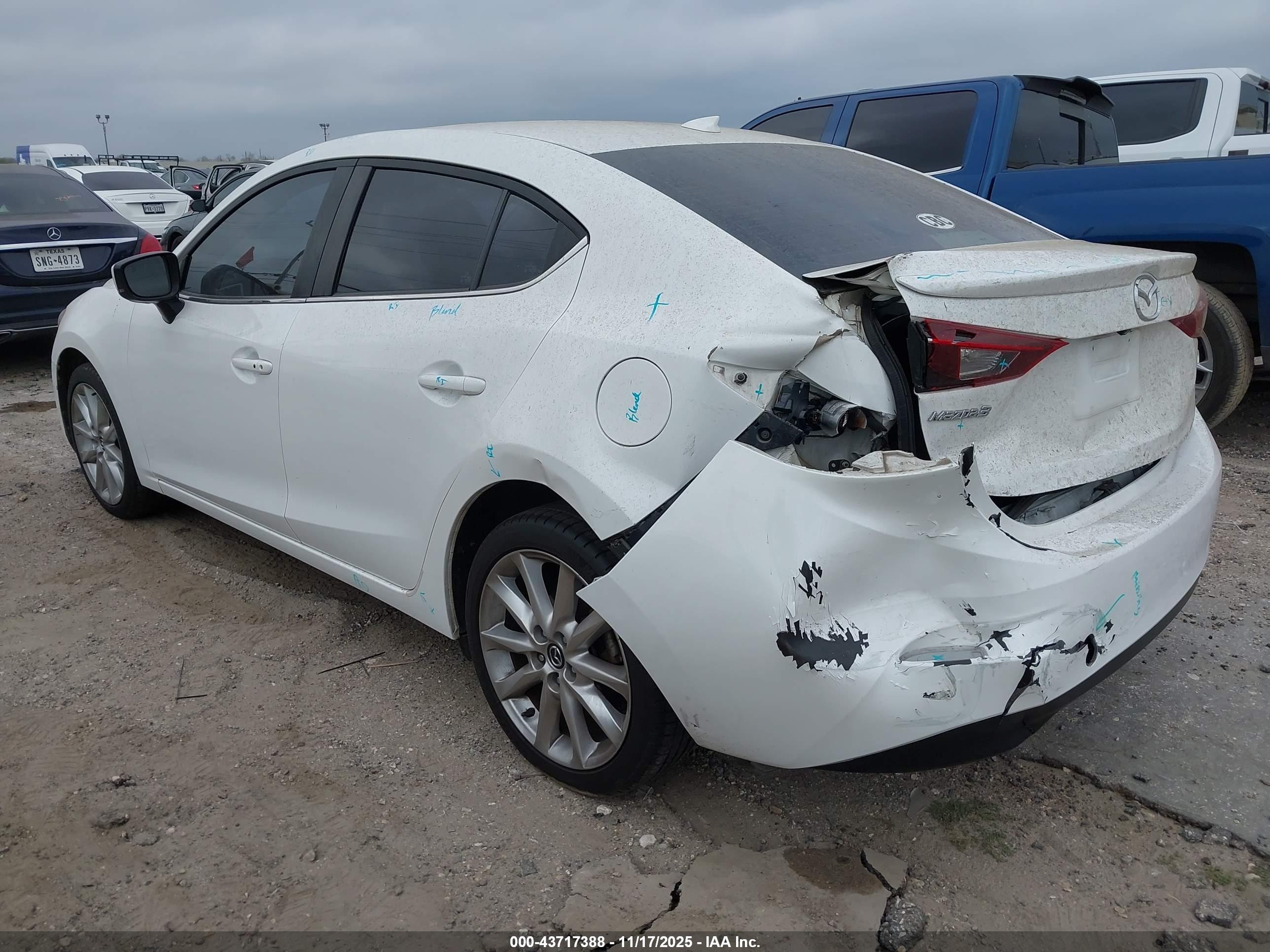 MAZDA MAZDA3 image 3