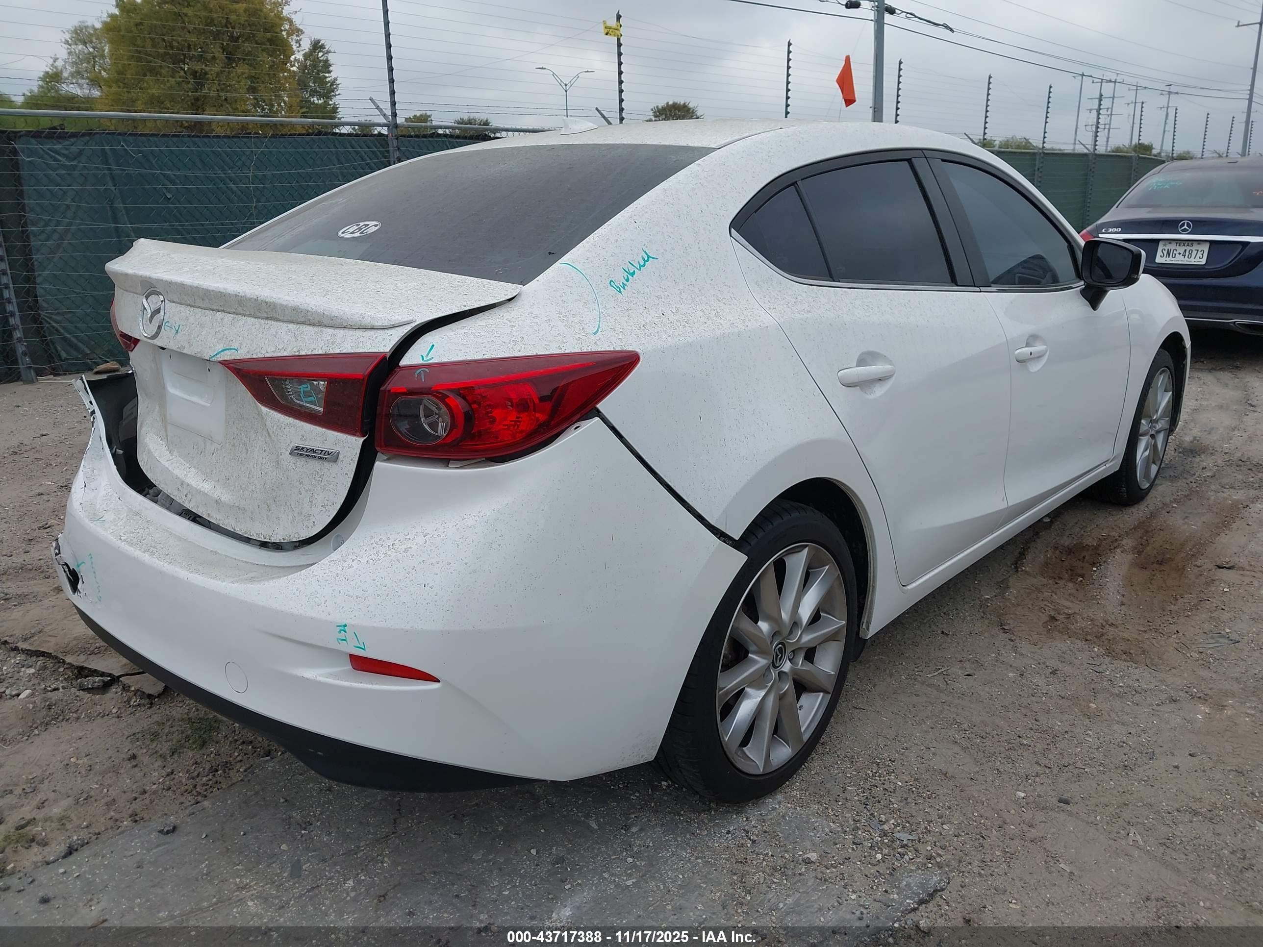 MAZDA MAZDA3 image 4