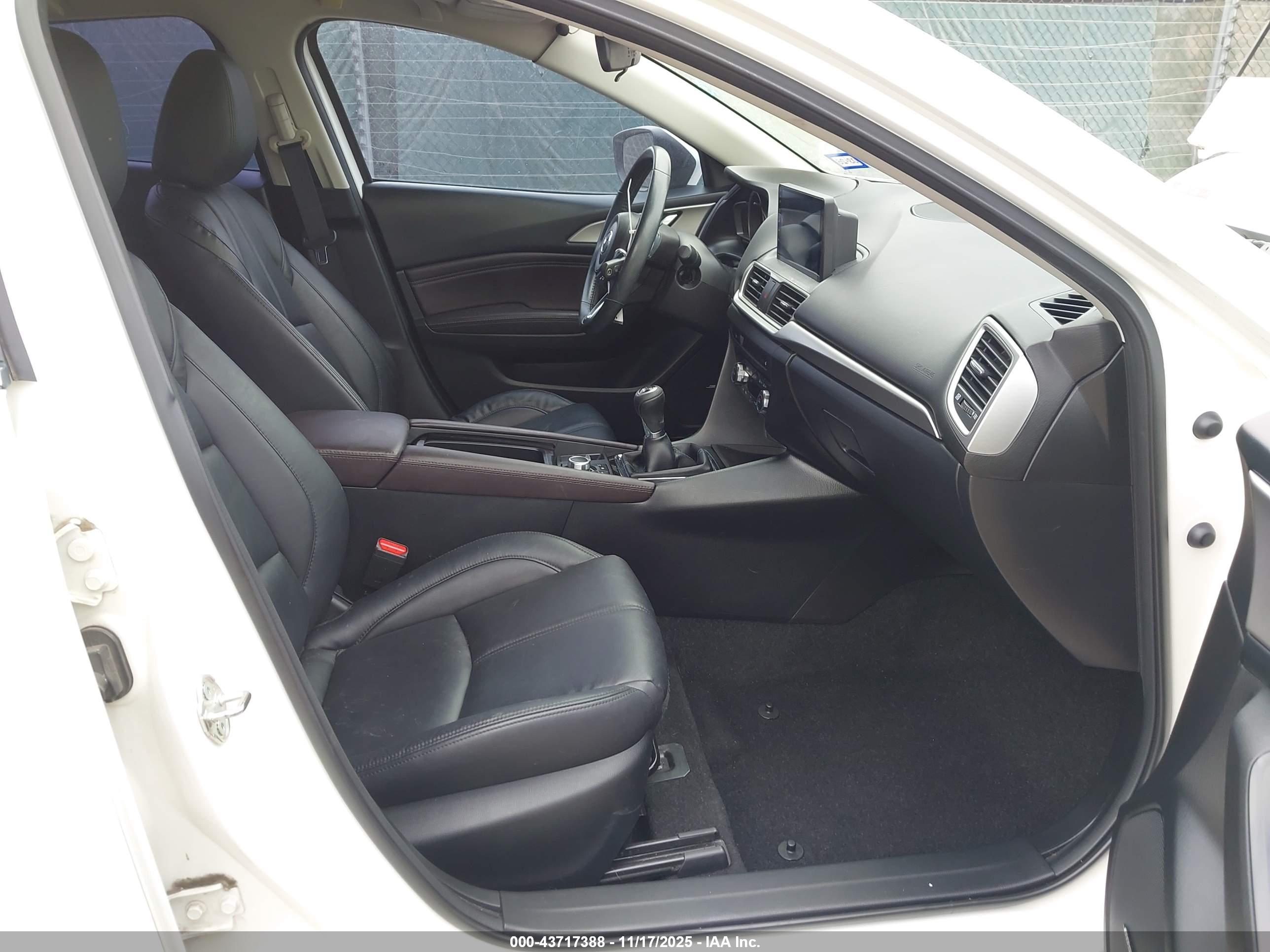 MAZDA MAZDA3 image 5