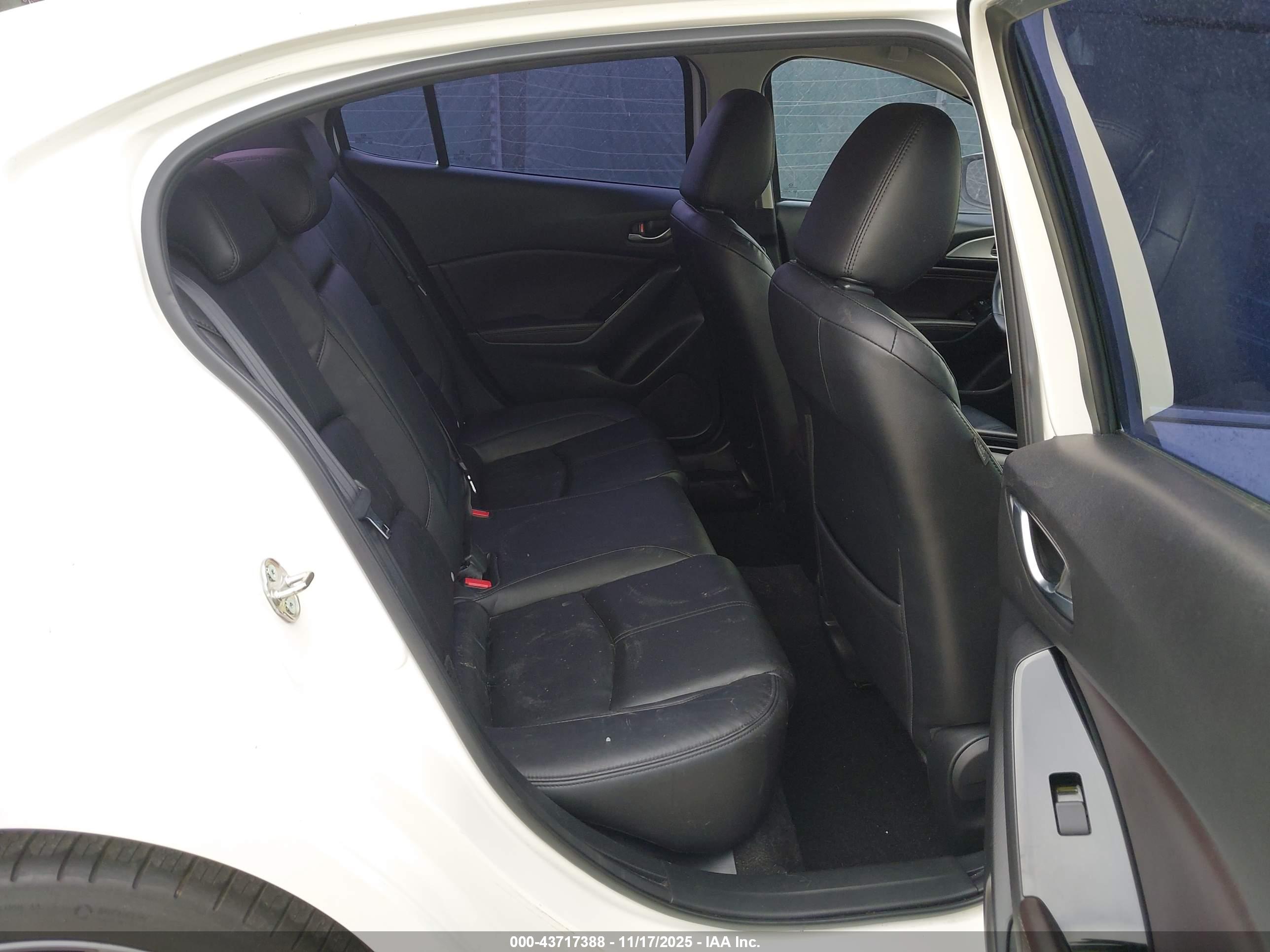 MAZDA MAZDA3 image 8