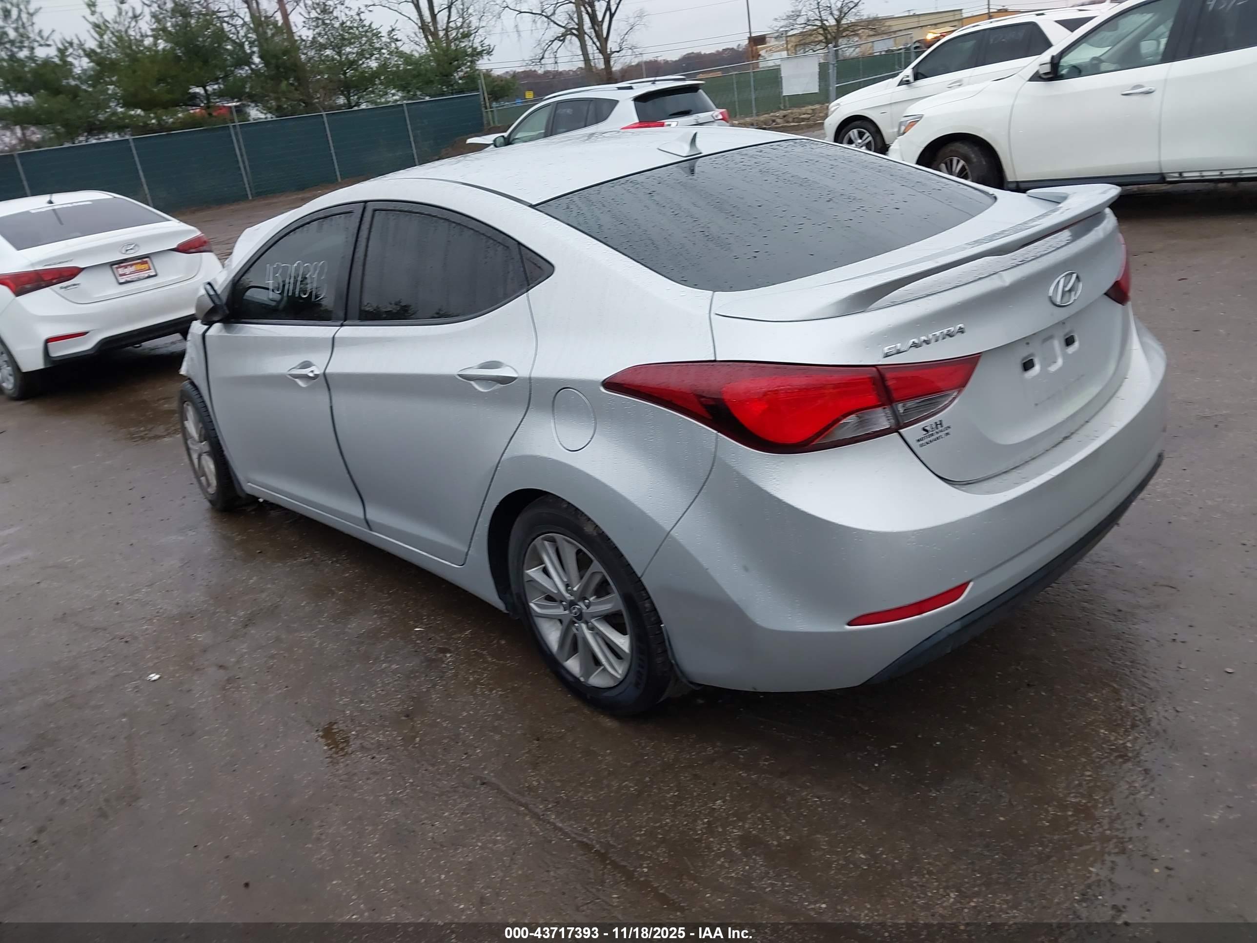 HYUNDAI ELANTRA image 3