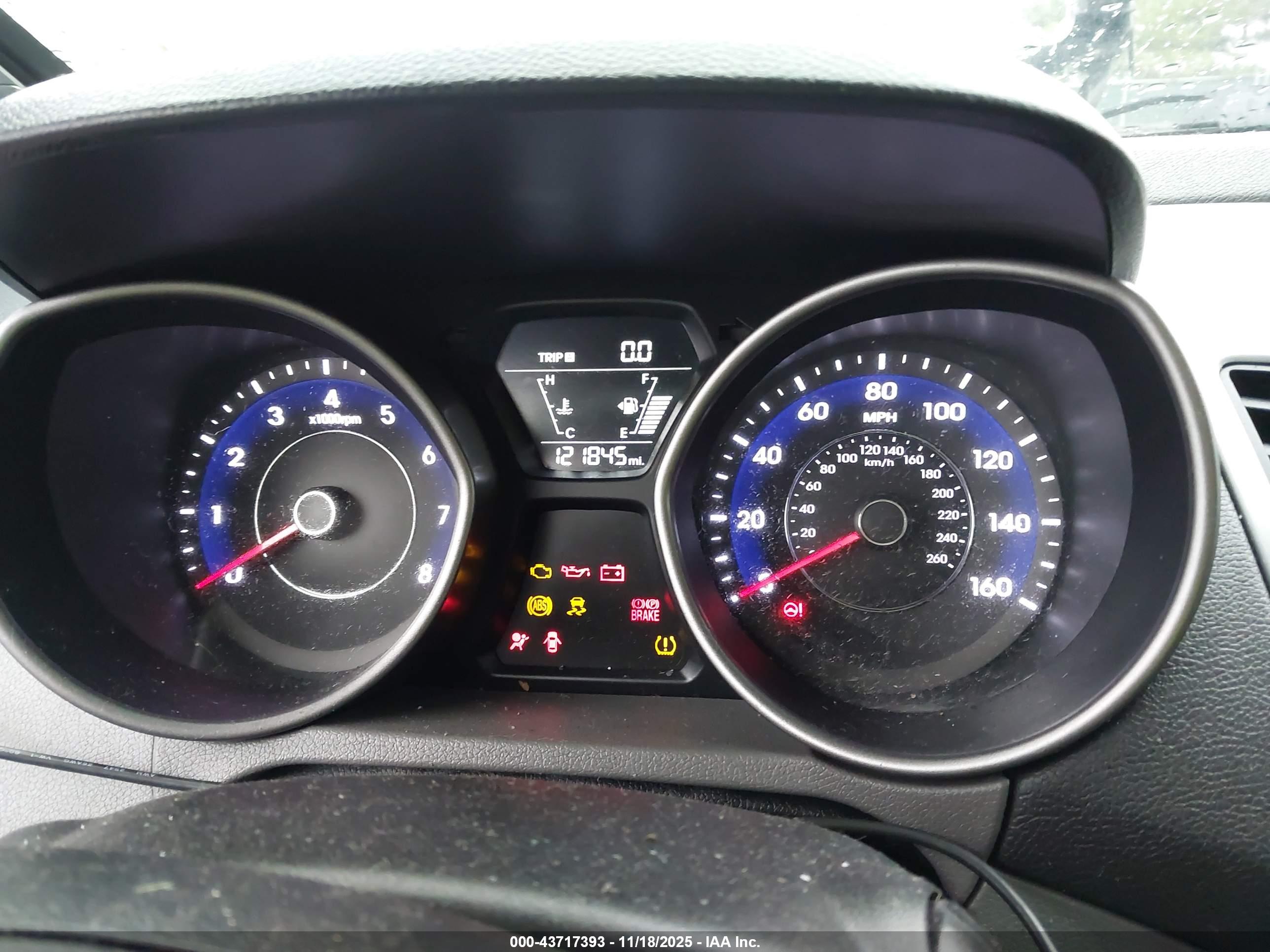 HYUNDAI ELANTRA image 7