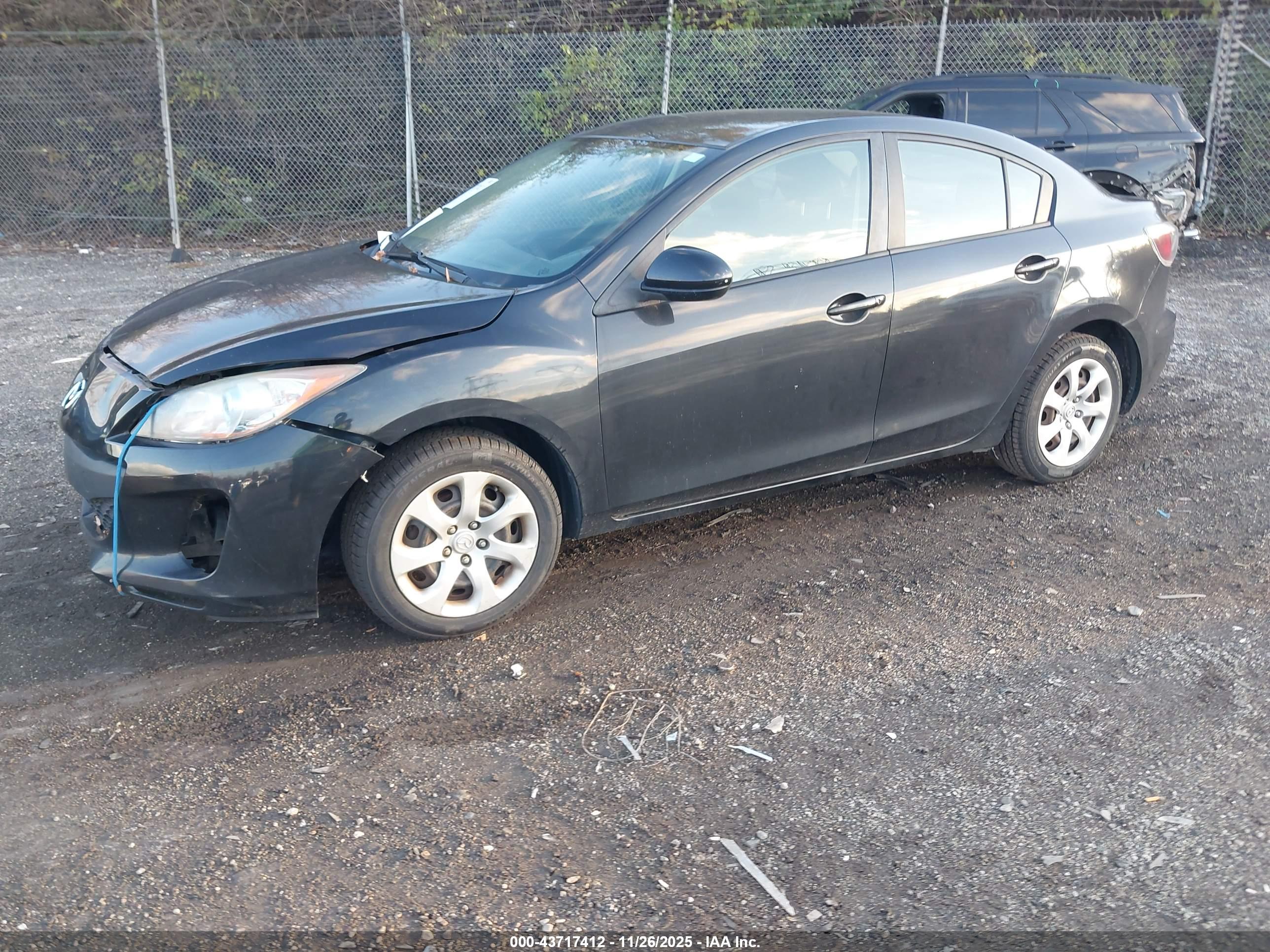 MAZDA MAZDA3 image 2