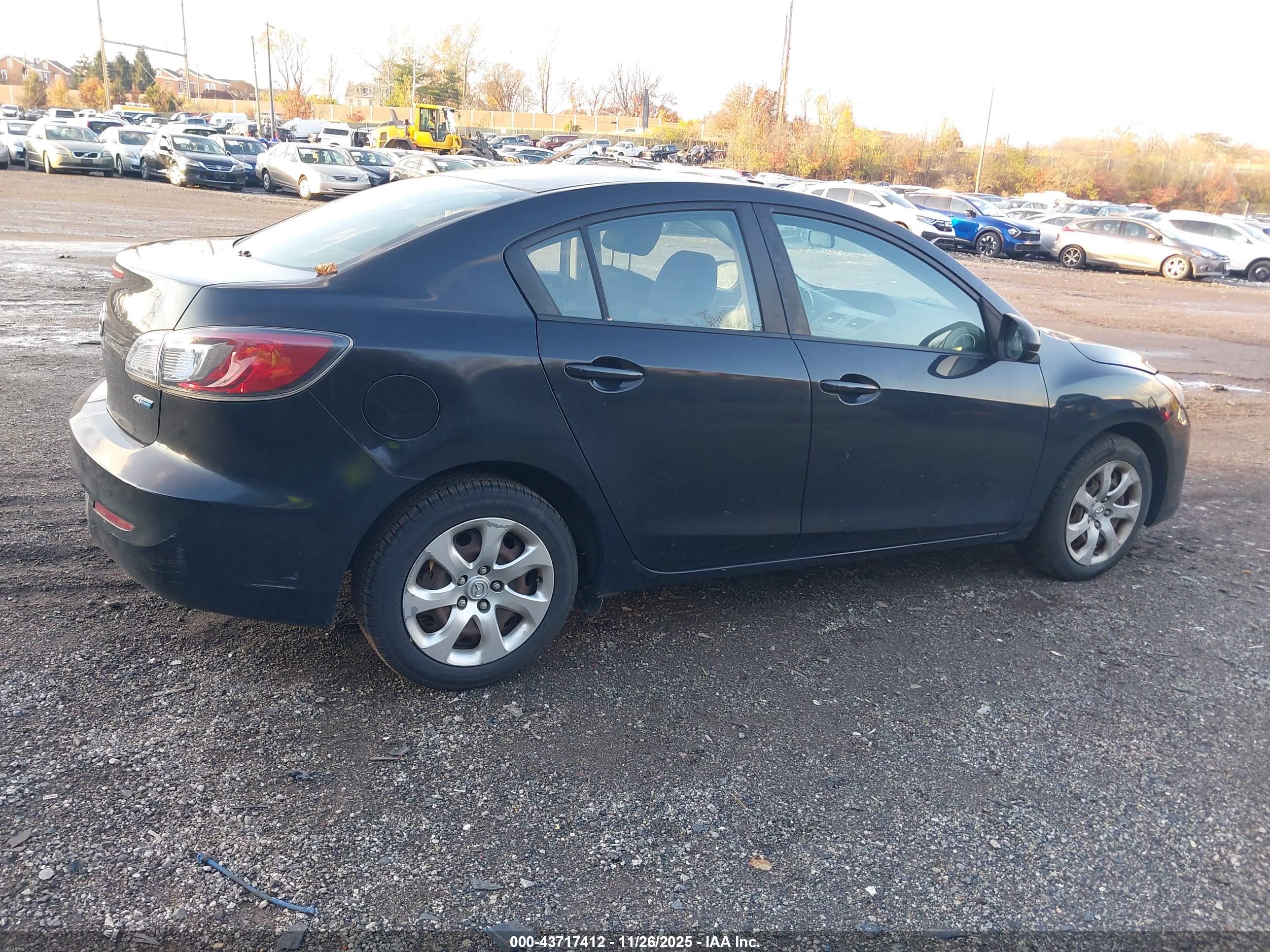 MAZDA MAZDA3 image 4