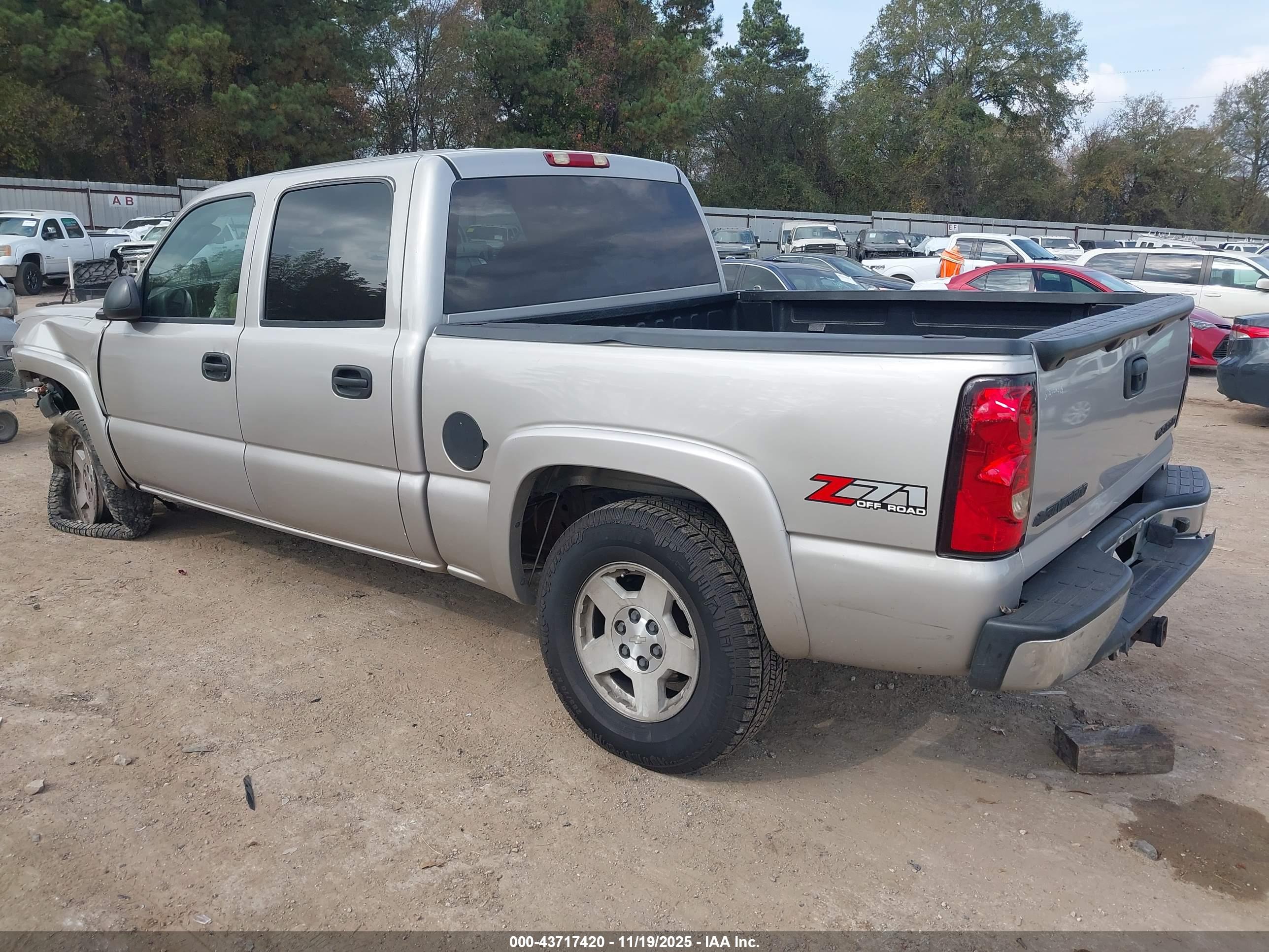 CHEVROLET SILVERADO image 3