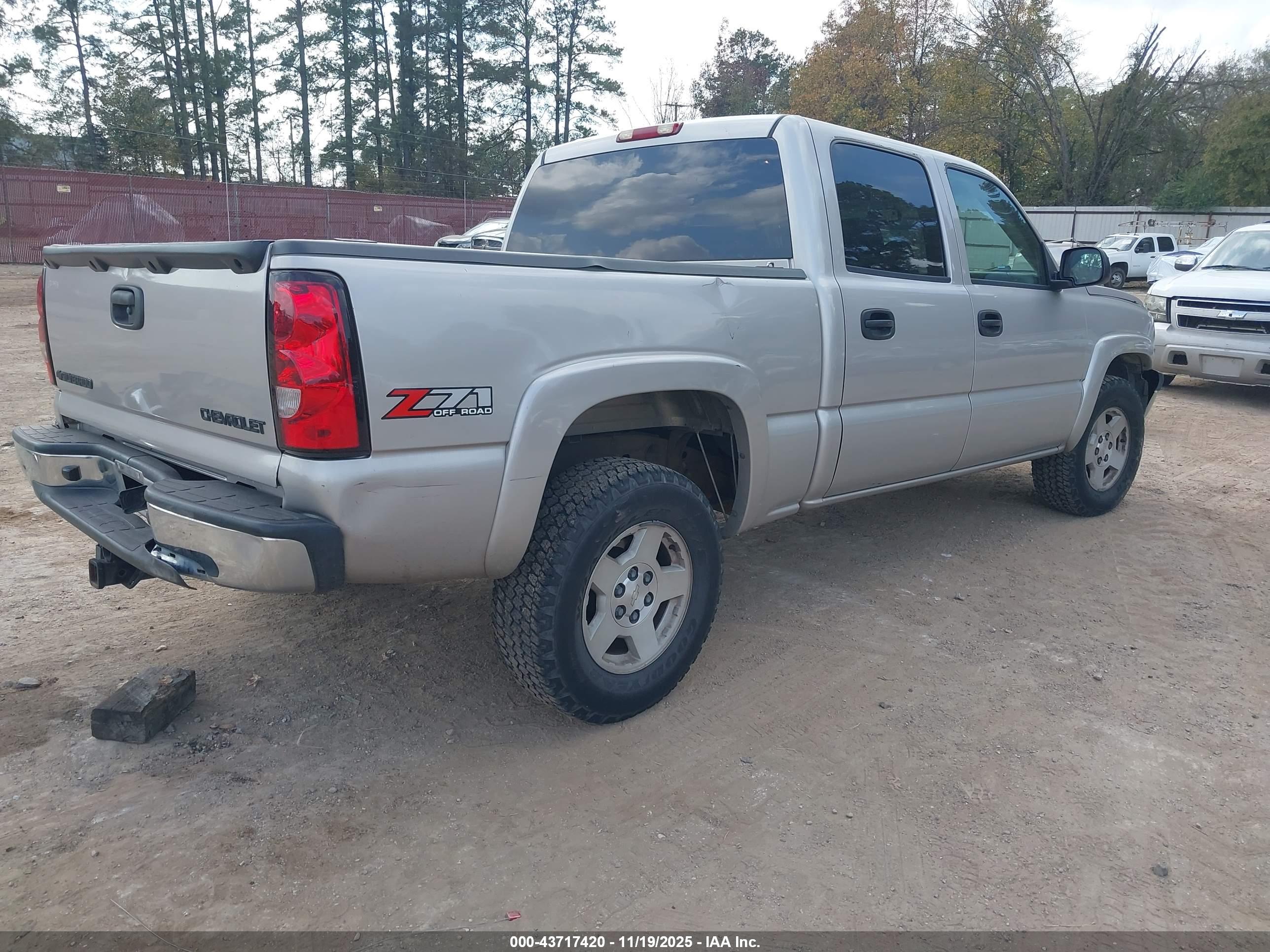 CHEVROLET SILVERADO image 4