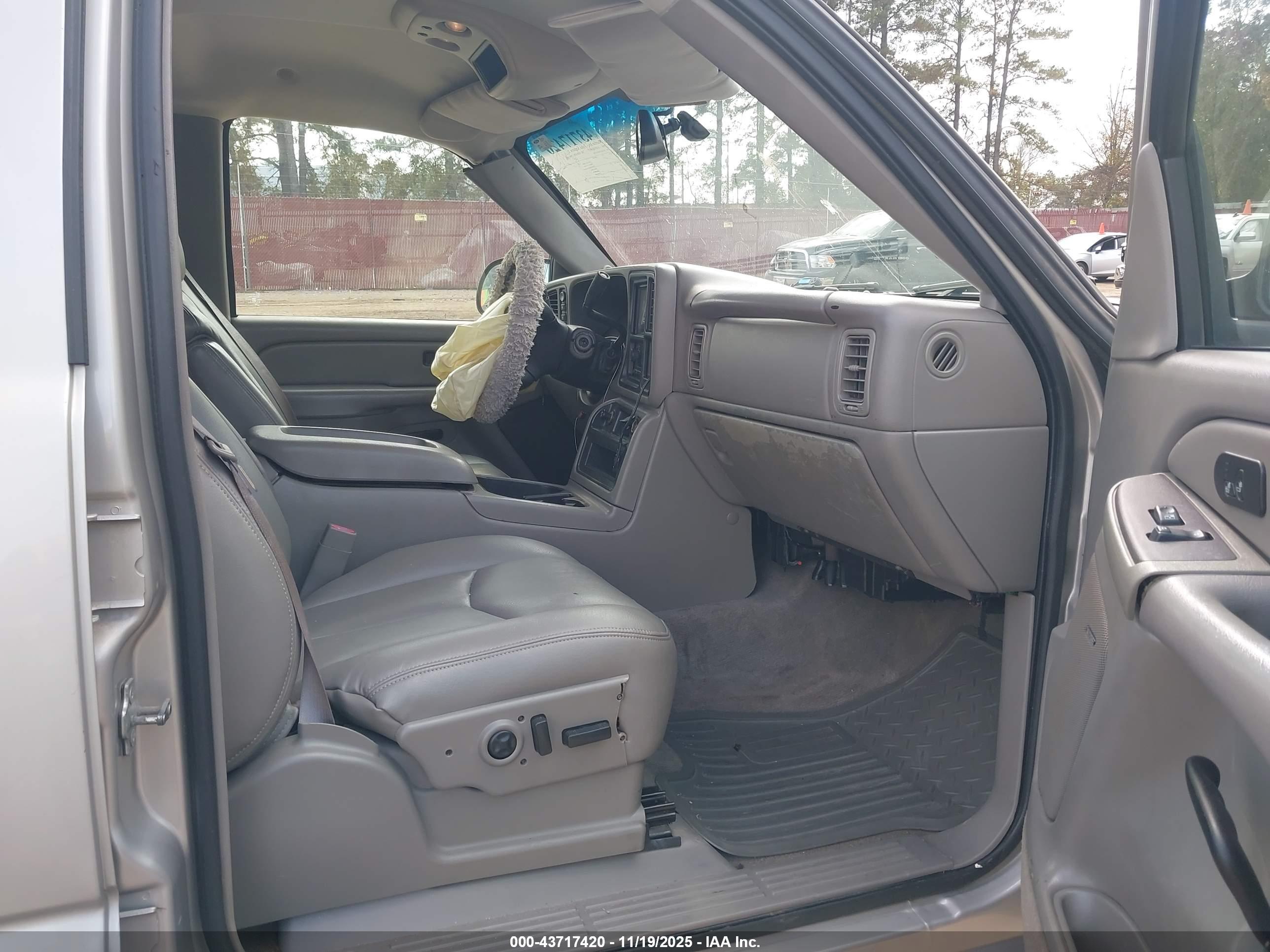 CHEVROLET SILVERADO image 5