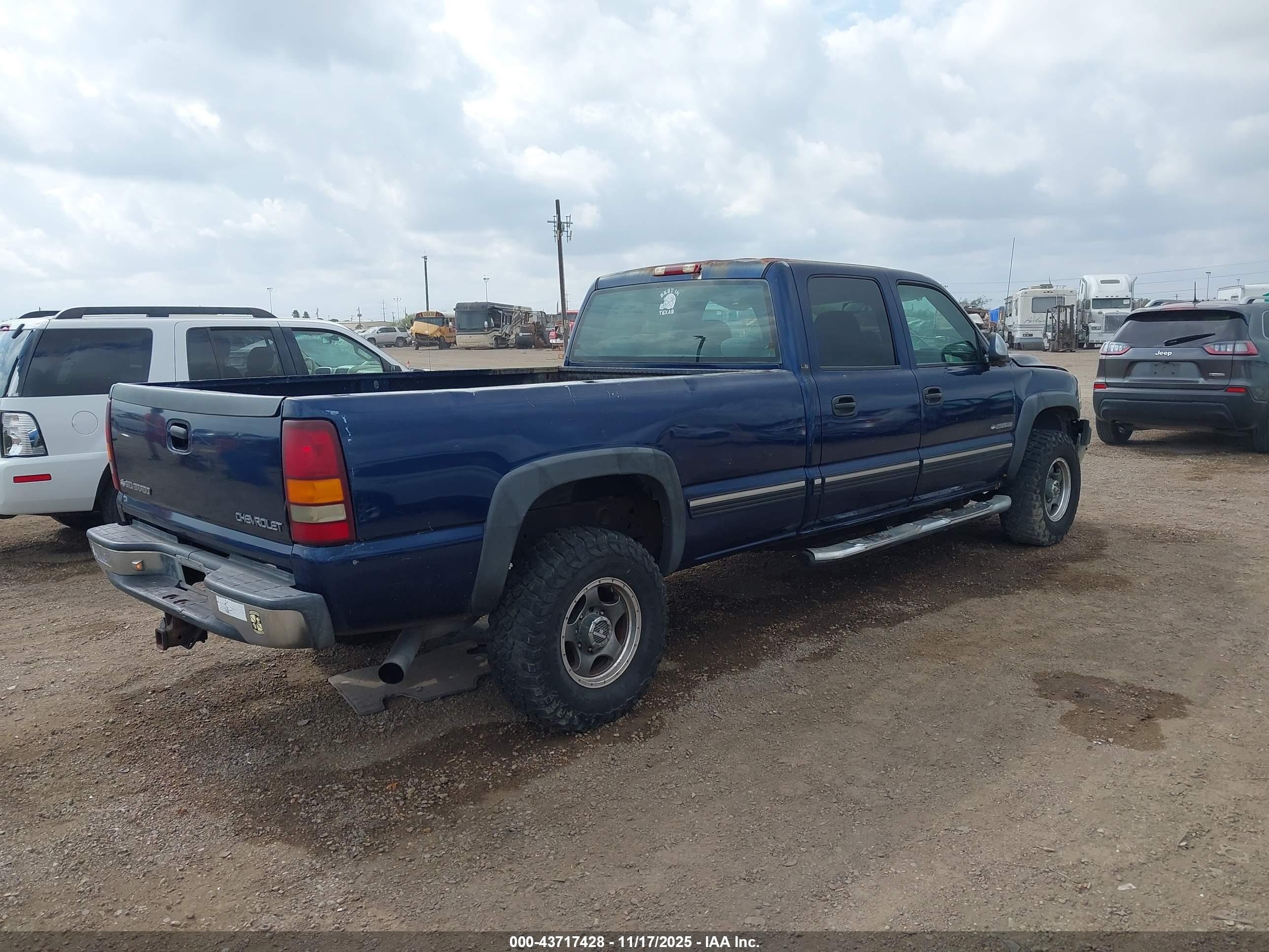 CHEVROLET SILVERADO image 4