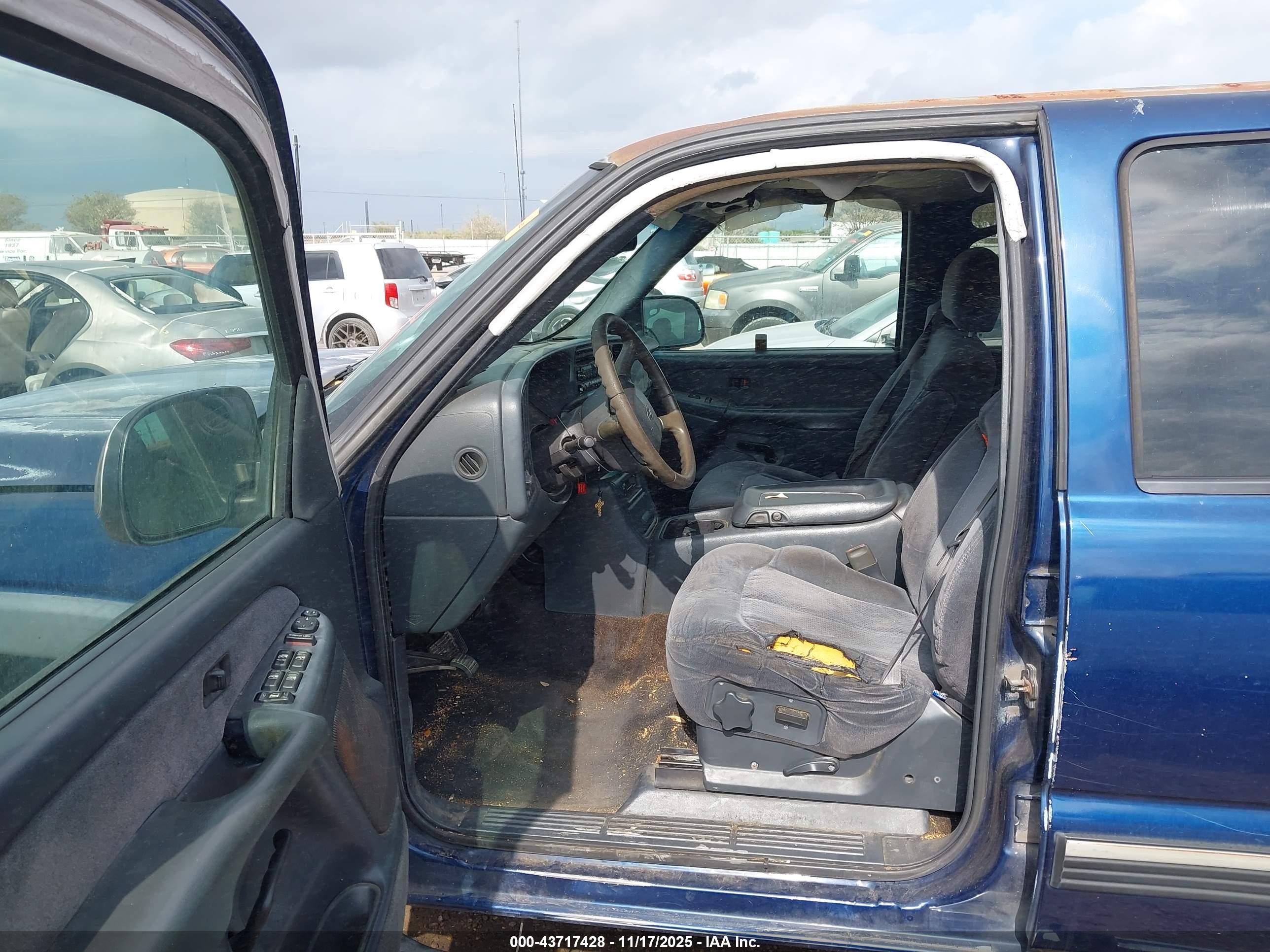 CHEVROLET SILVERADO image 5