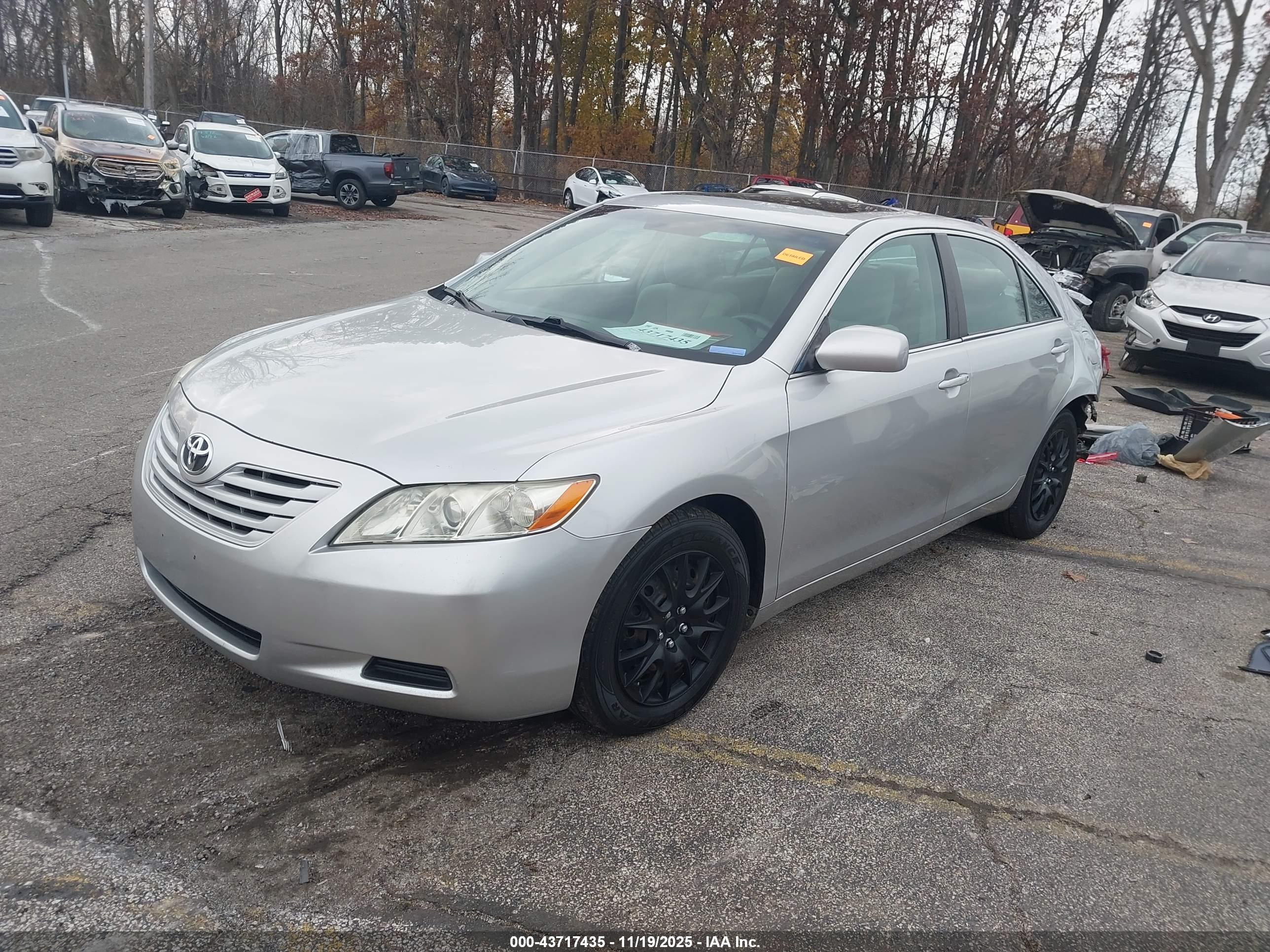 TOYOTA CAMRY image 2