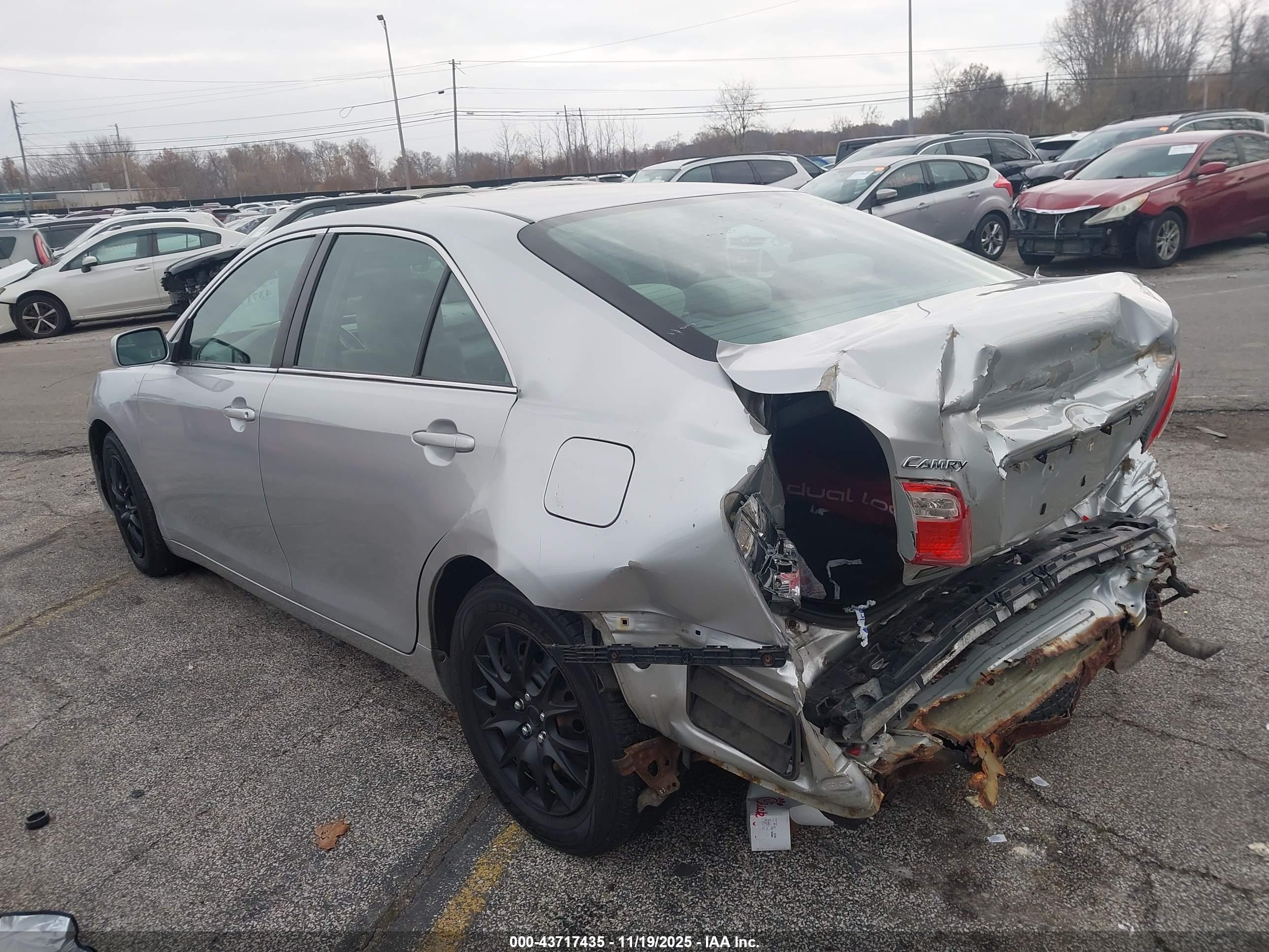 TOYOTA CAMRY image 3