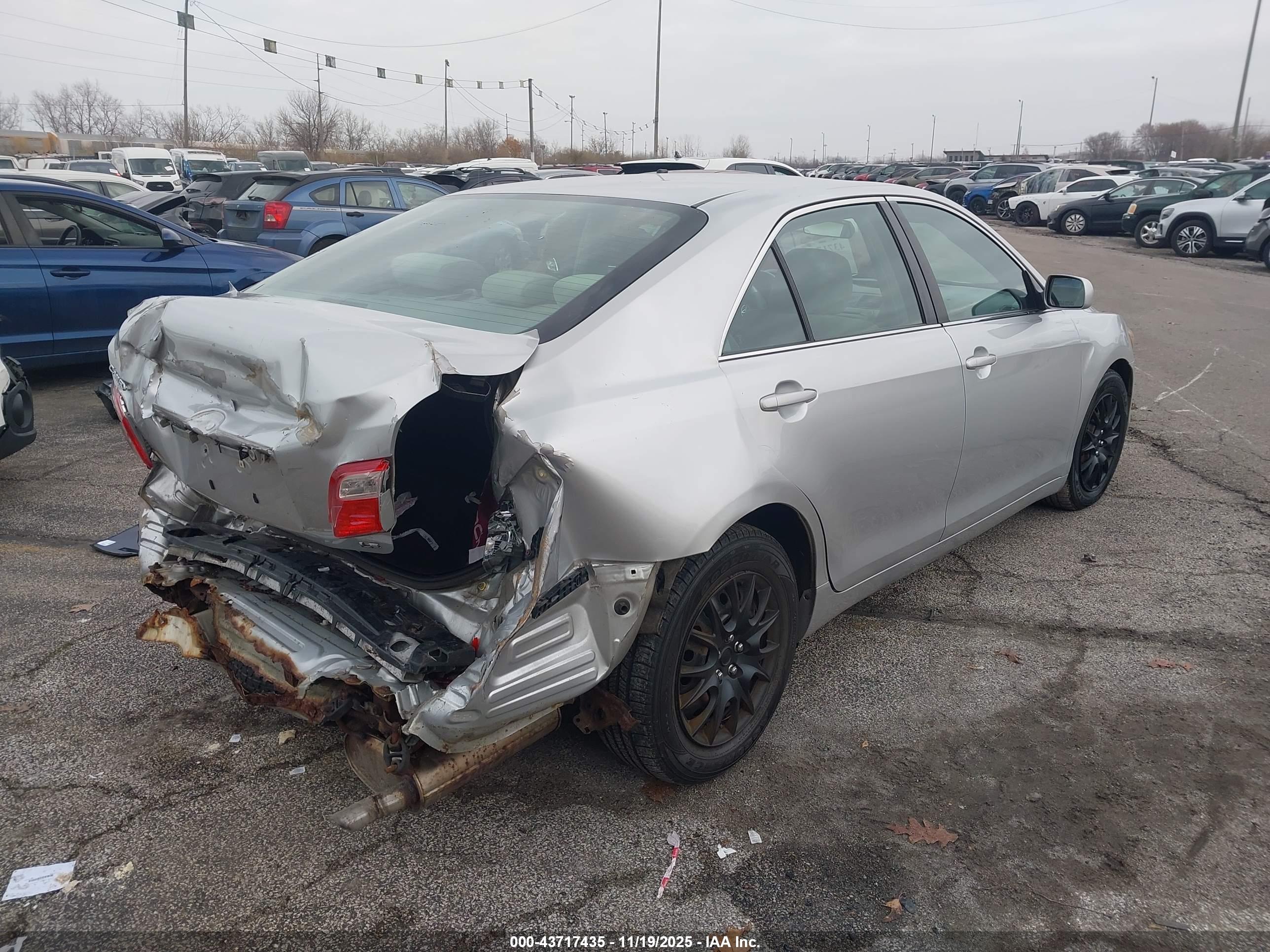 TOYOTA CAMRY image 4