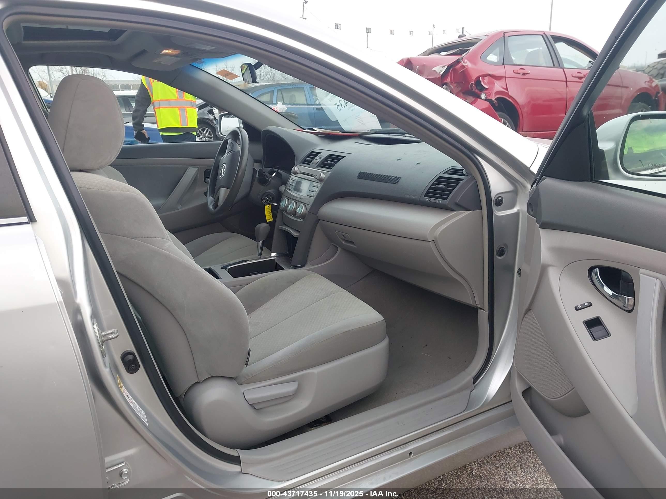 TOYOTA CAMRY image 5
