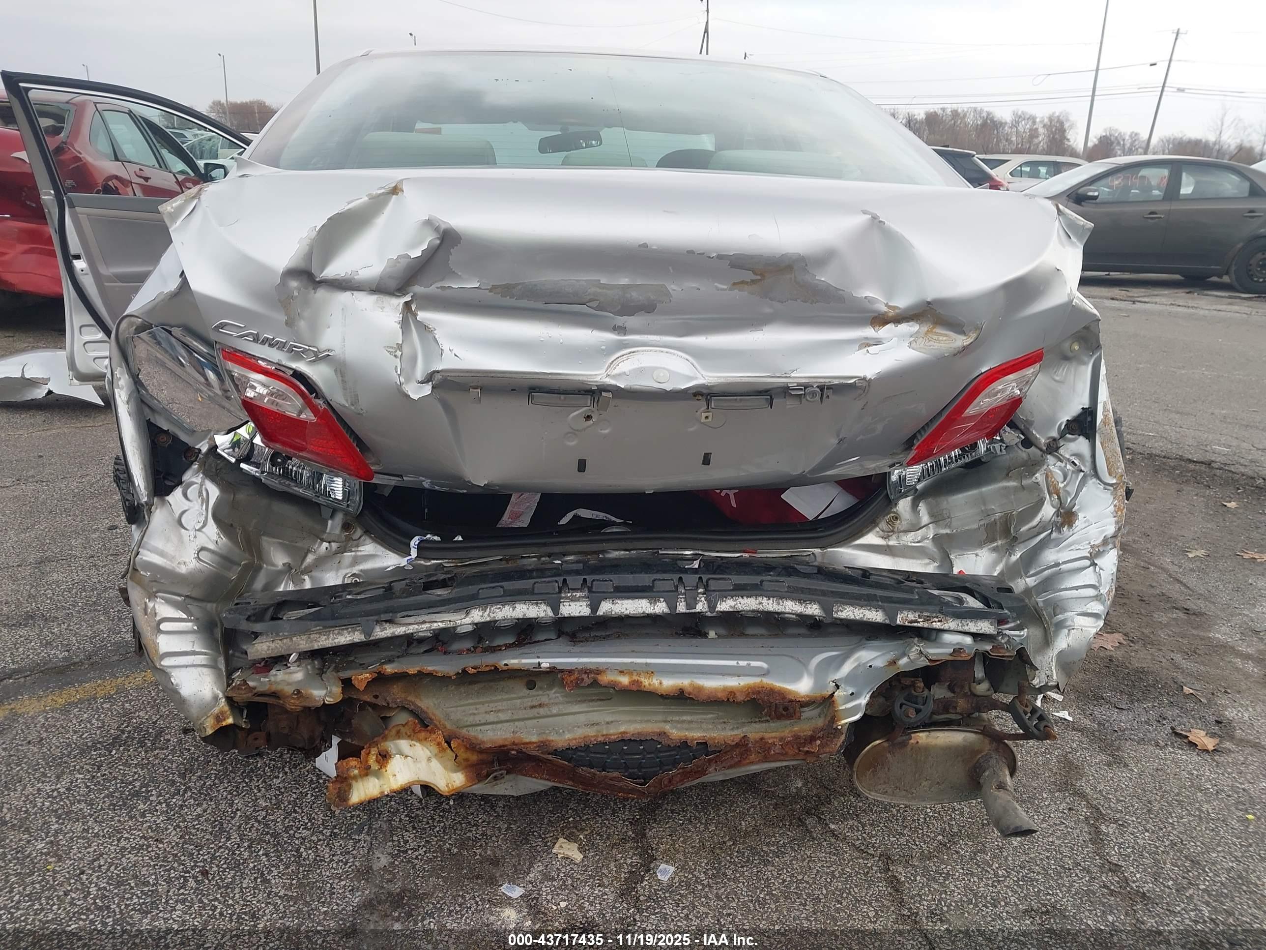 TOYOTA CAMRY image 6