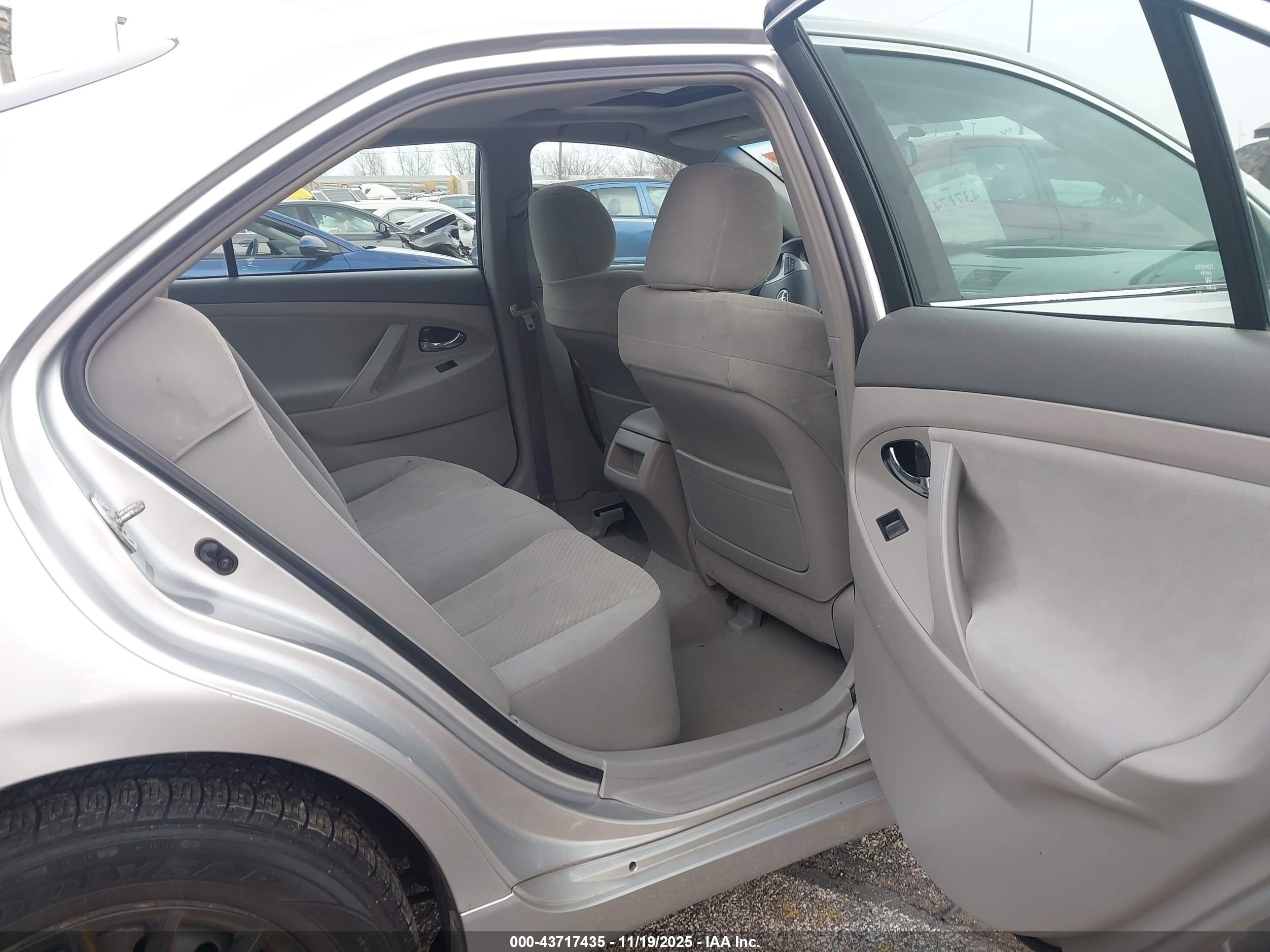 TOYOTA CAMRY image 8
