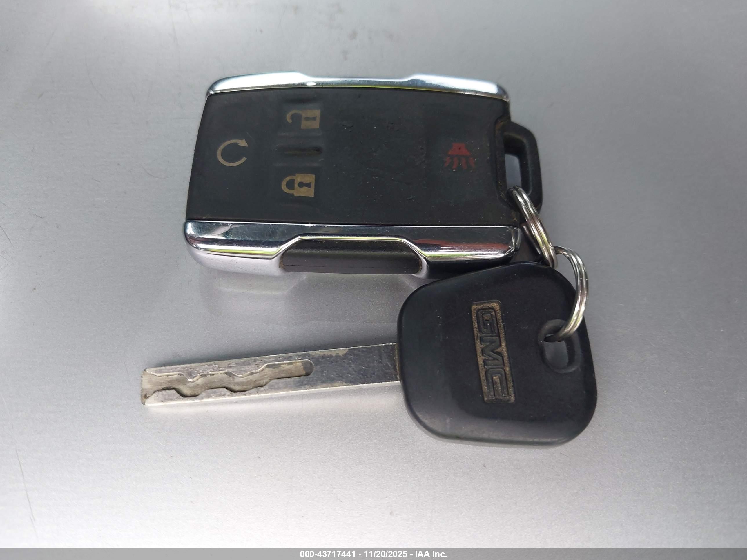 GMC SIERRA image 11