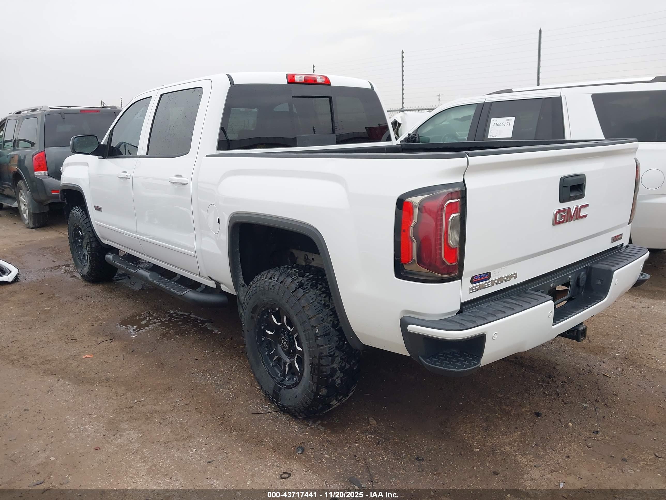 GMC SIERRA image 3