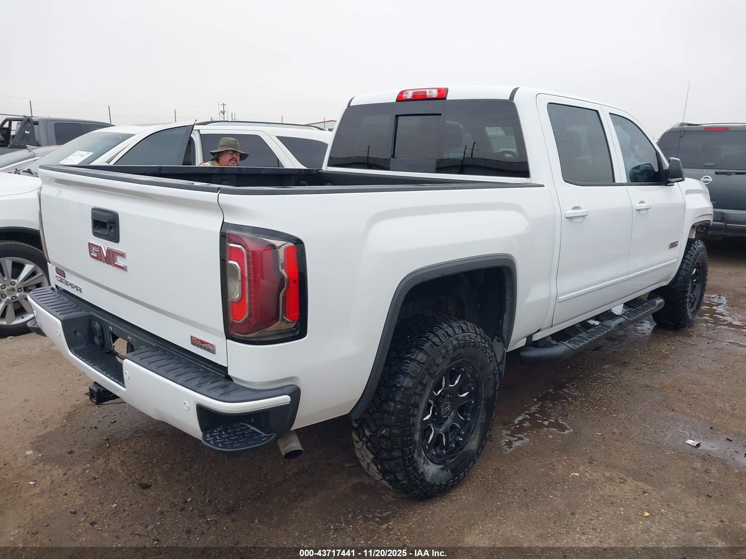 GMC SIERRA image 4