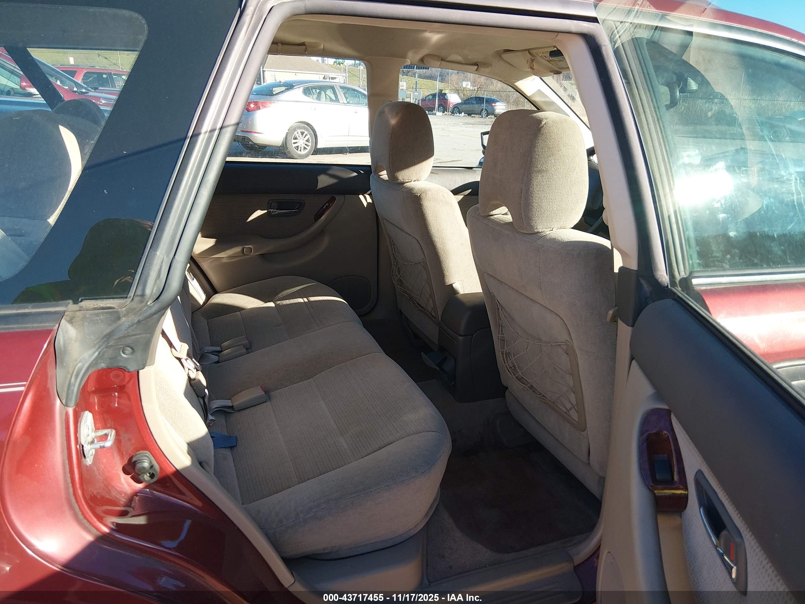 SUBARU OUTBACK image 8