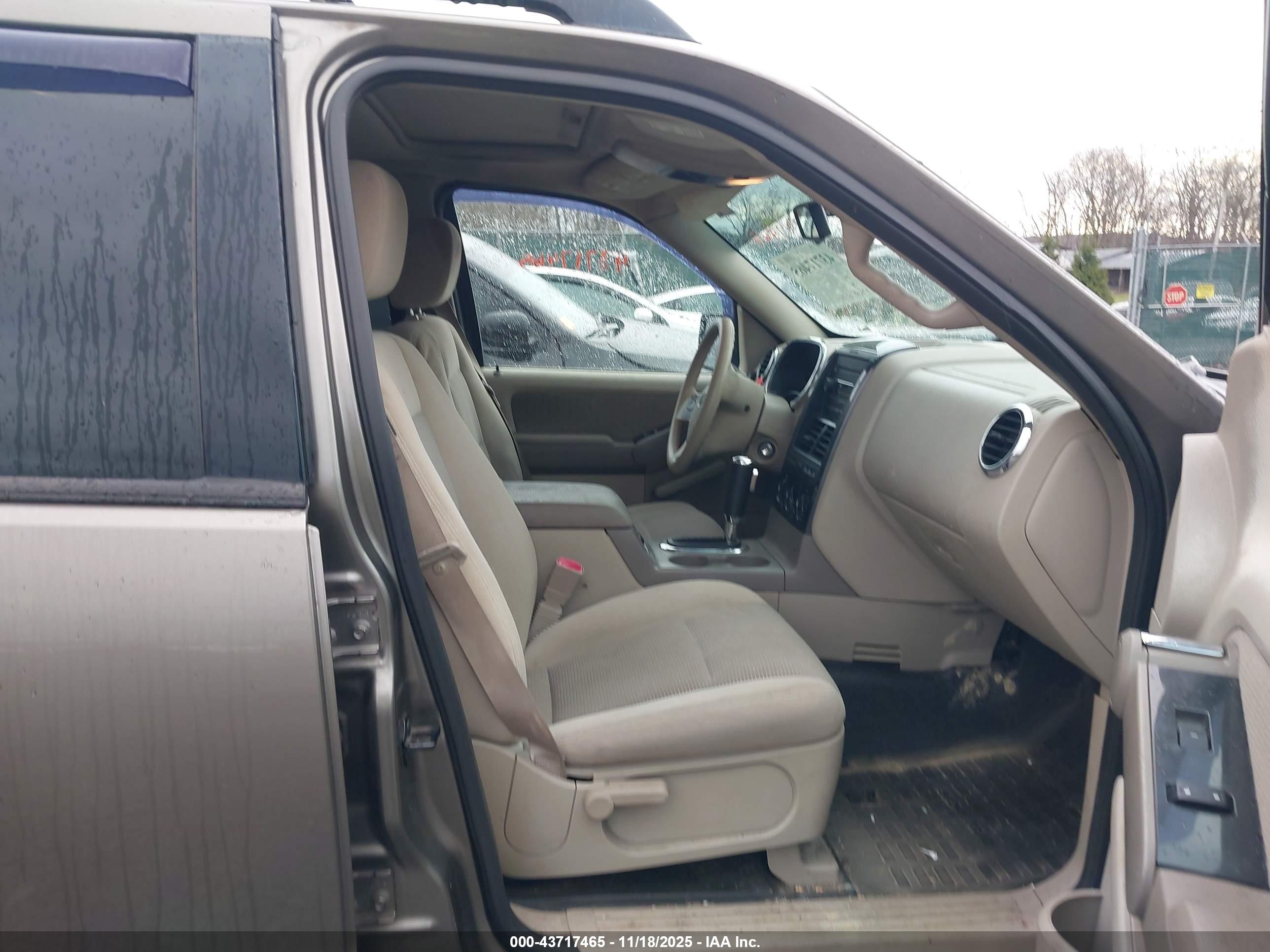 FORD EXPLORER image 5