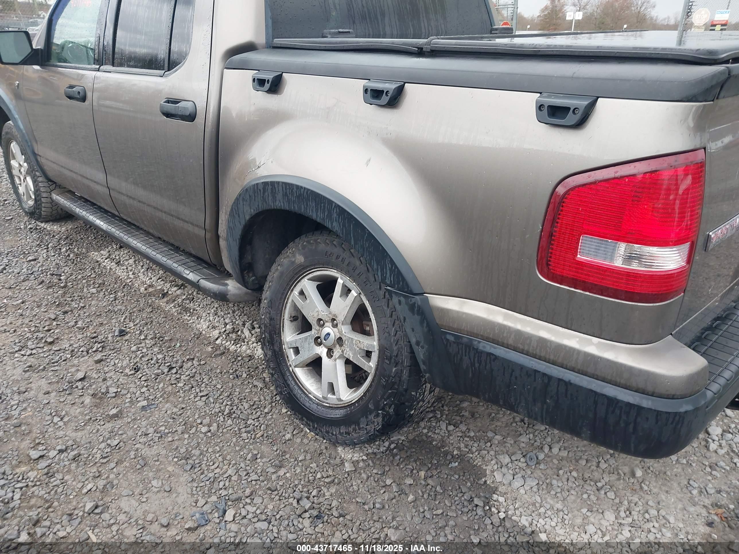 FORD EXPLORER image 6