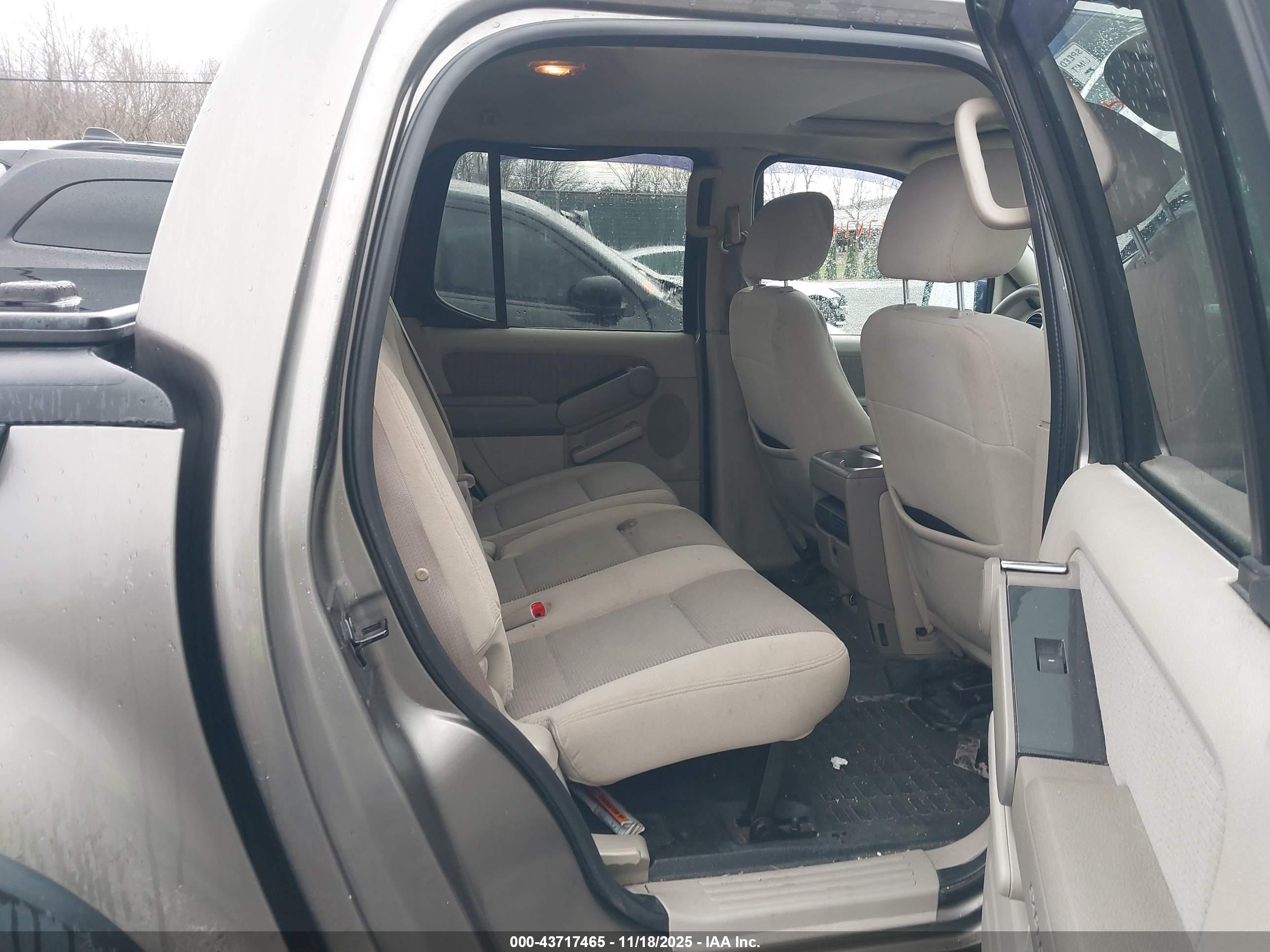 FORD EXPLORER image 8
