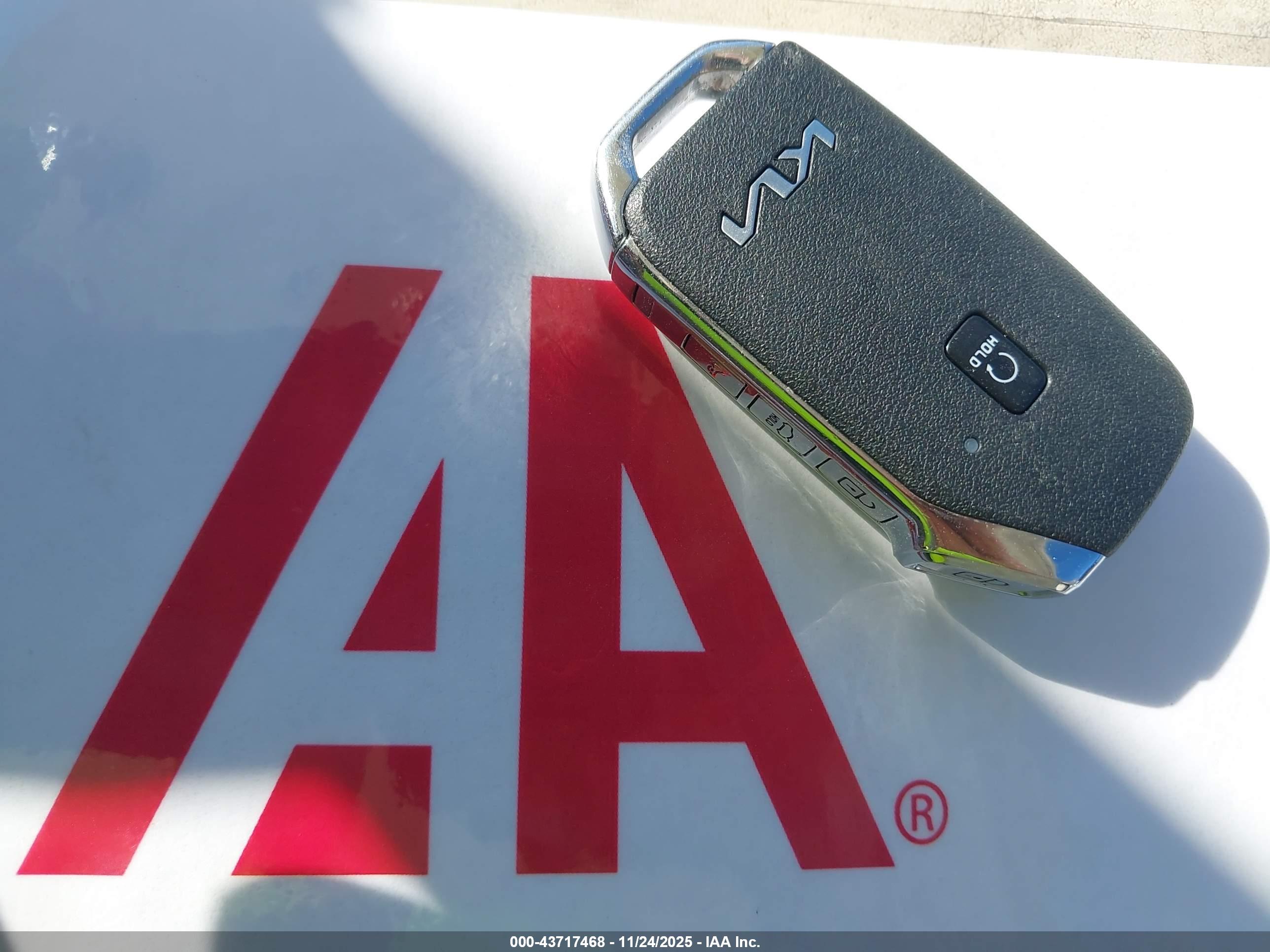 KIA K5 image 11