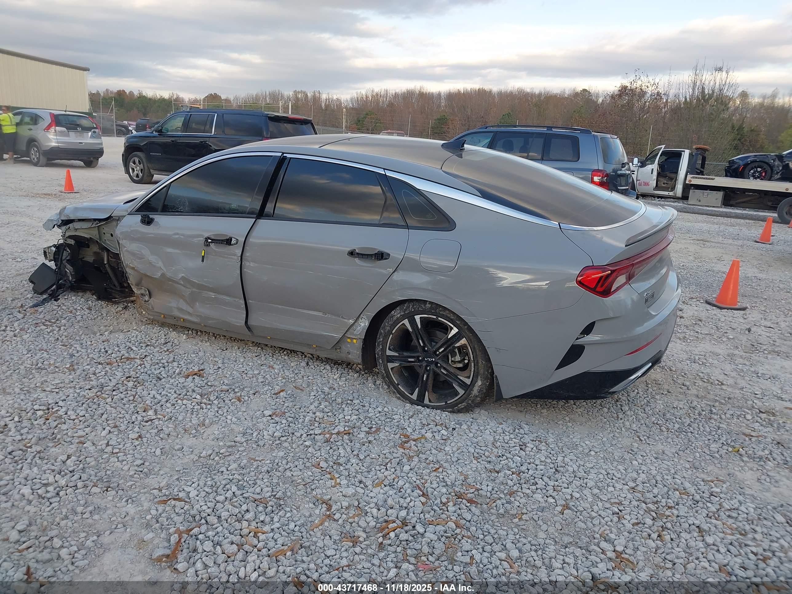 KIA K5 image 3