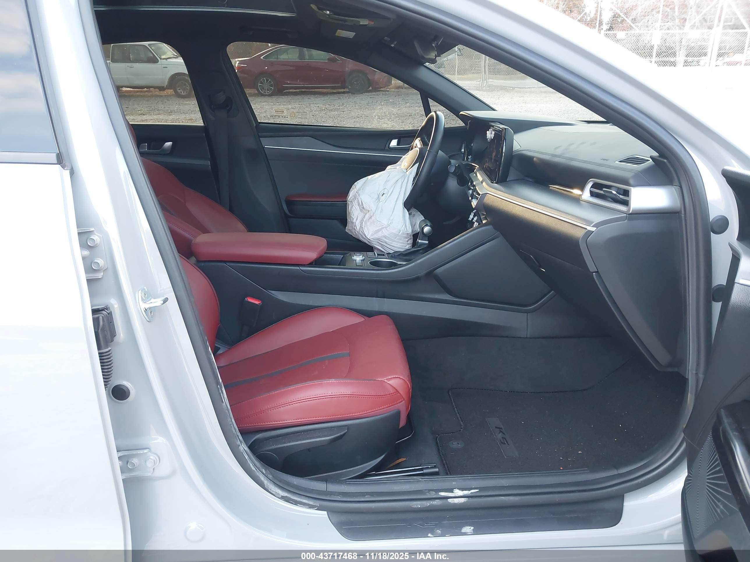 KIA K5 image 5