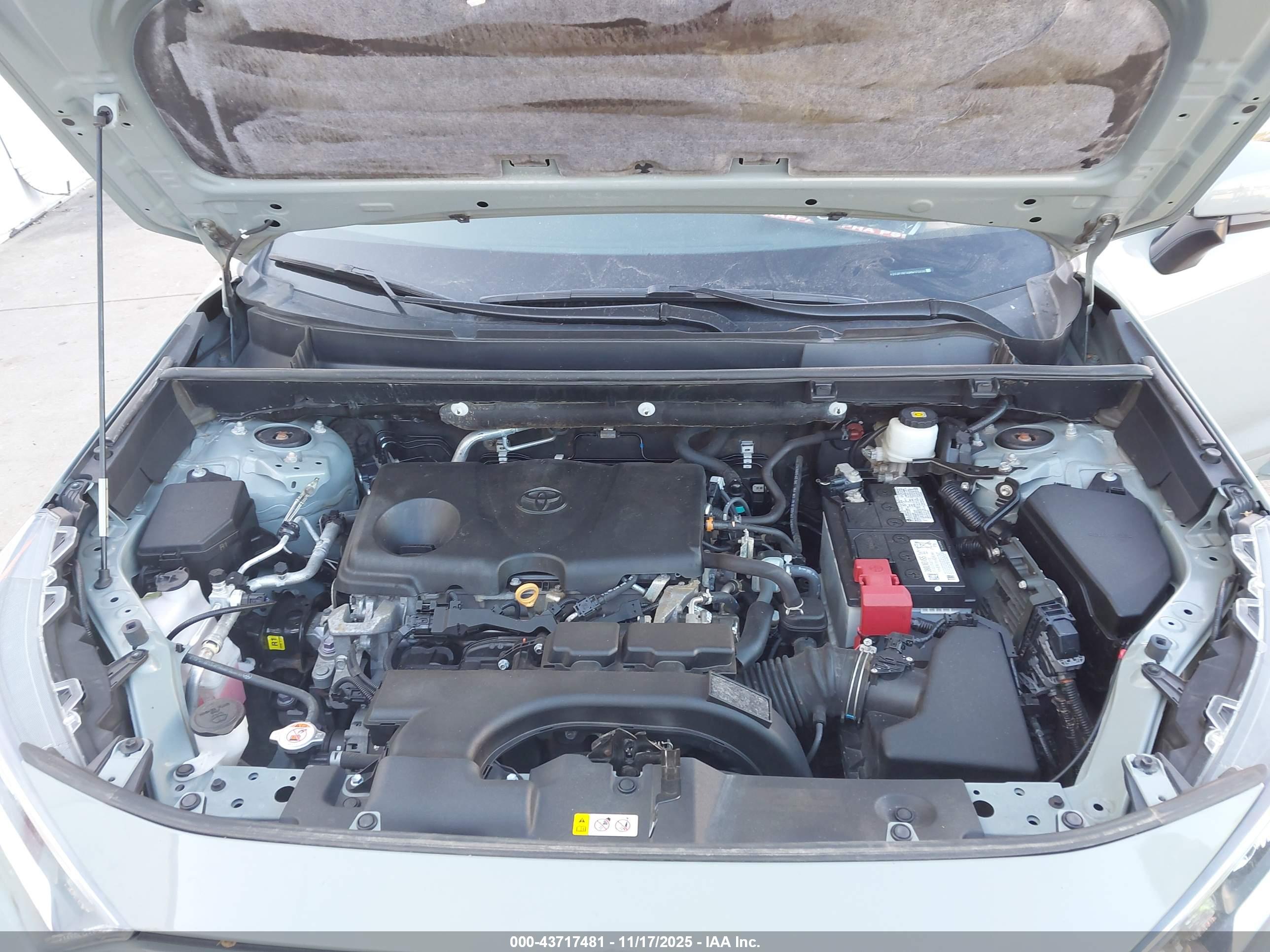 TOYOTA RAV4 image 10