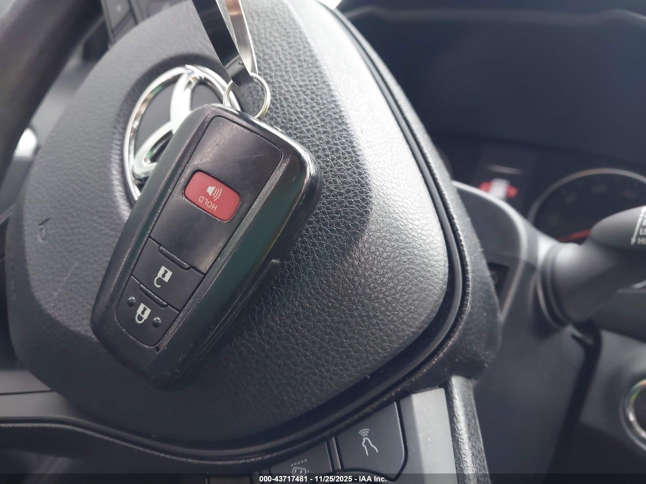 TOYOTA RAV4 image 11