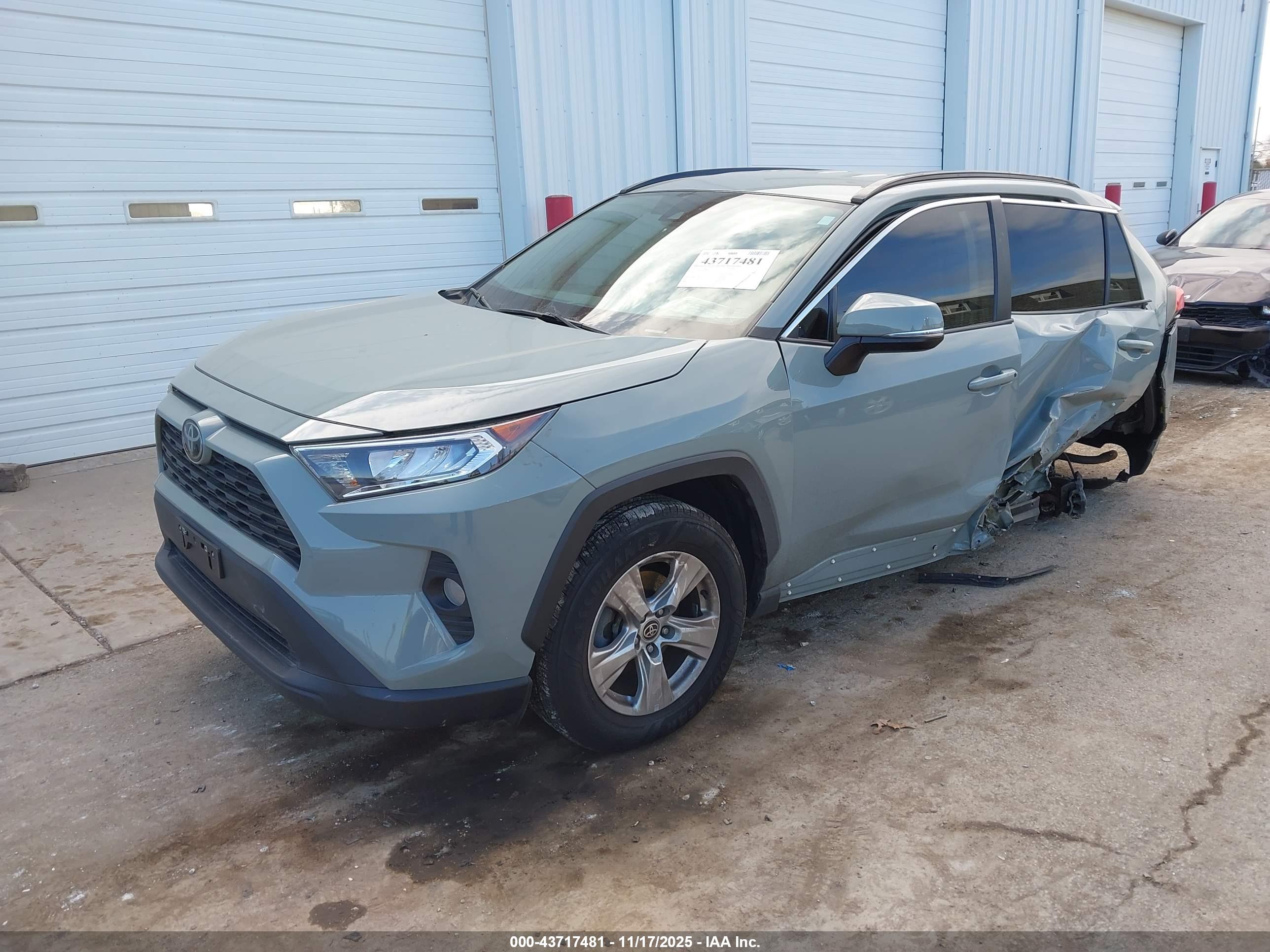 TOYOTA RAV4 image 2