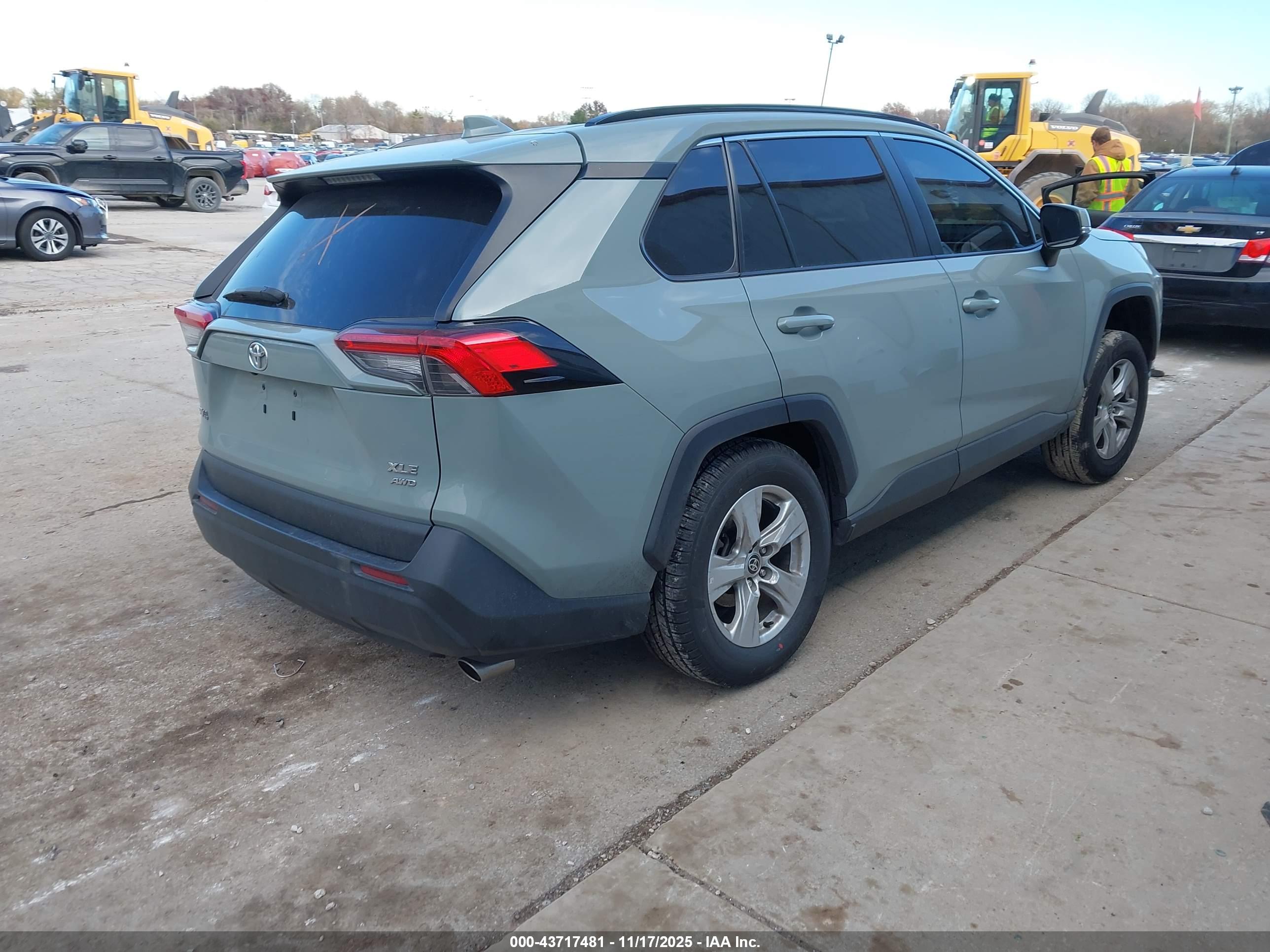 TOYOTA RAV4 image 4